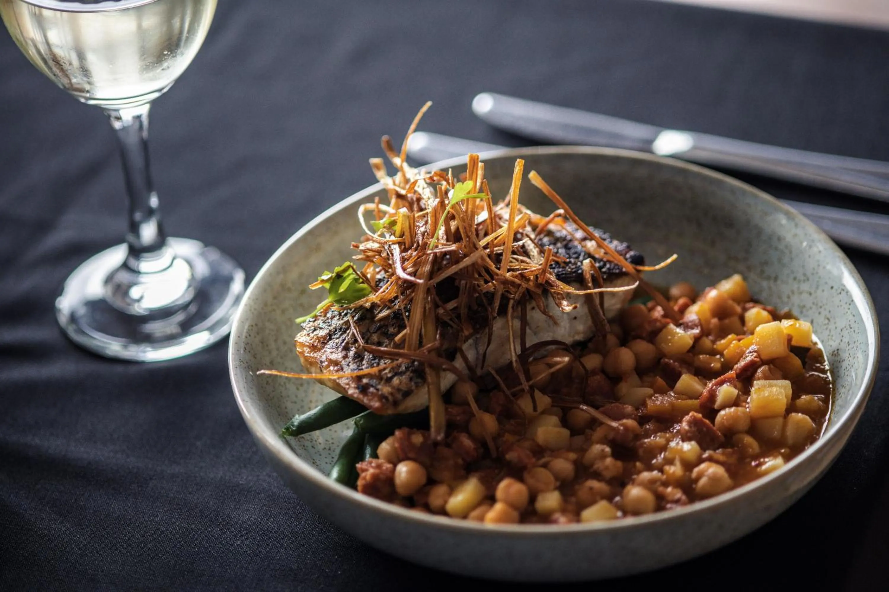 Food and drinks in Hospitality Esperance SureStay Collection by Best Western