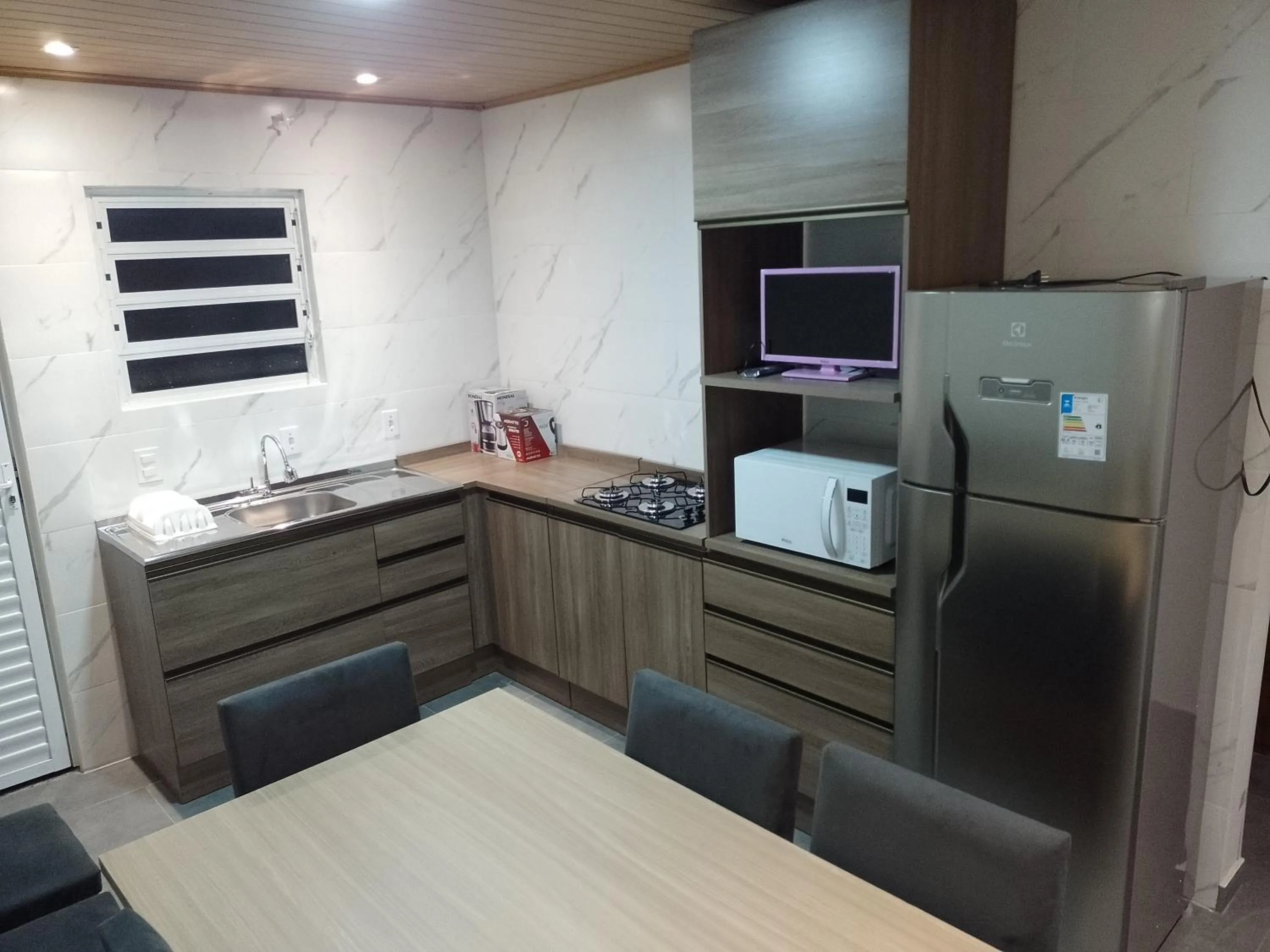 Kitchen or kitchenette in Pousada Oliveira