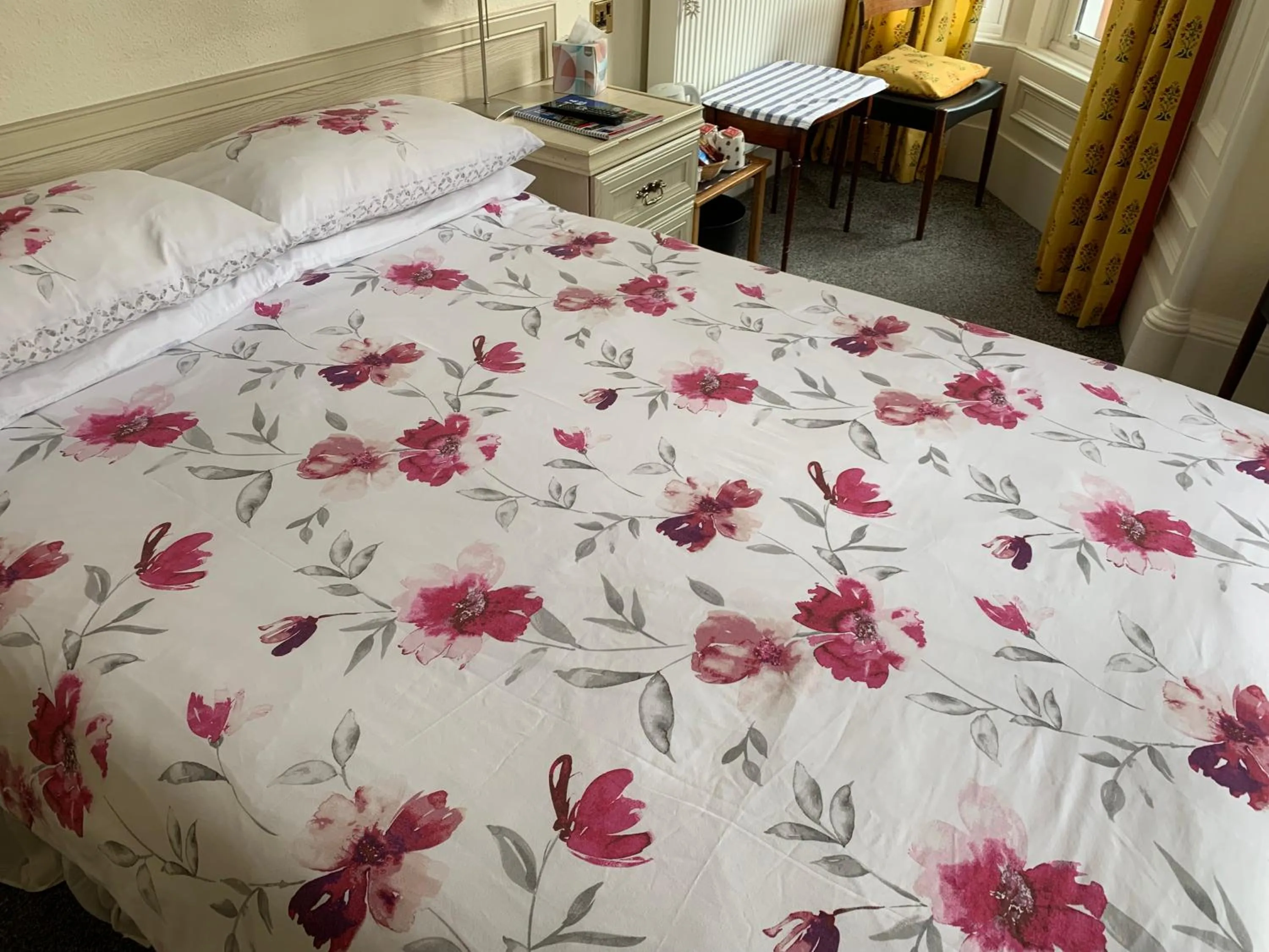 Bedroom, Bed in Dorstan House