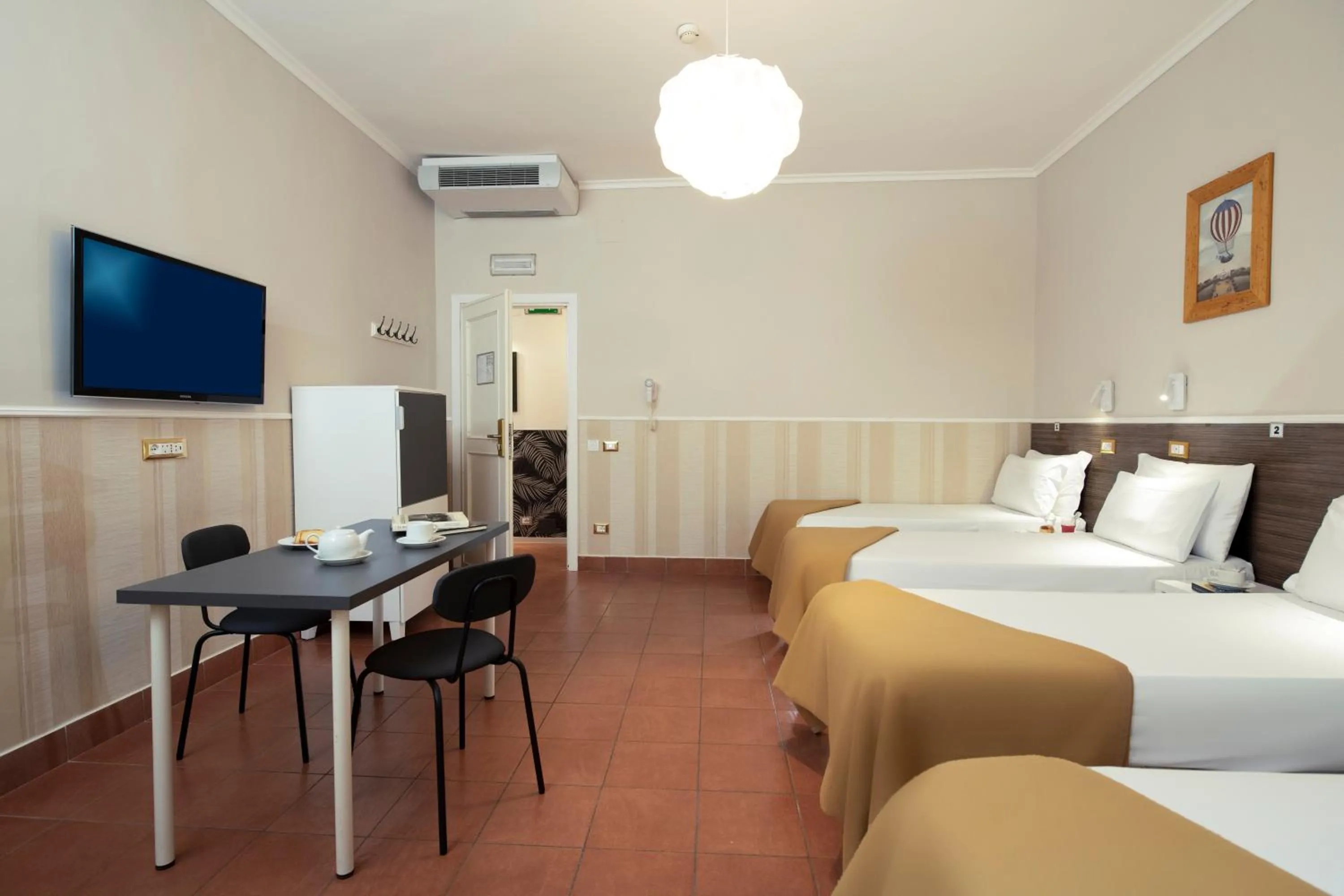 Bed in Budget Rooms Des Arts