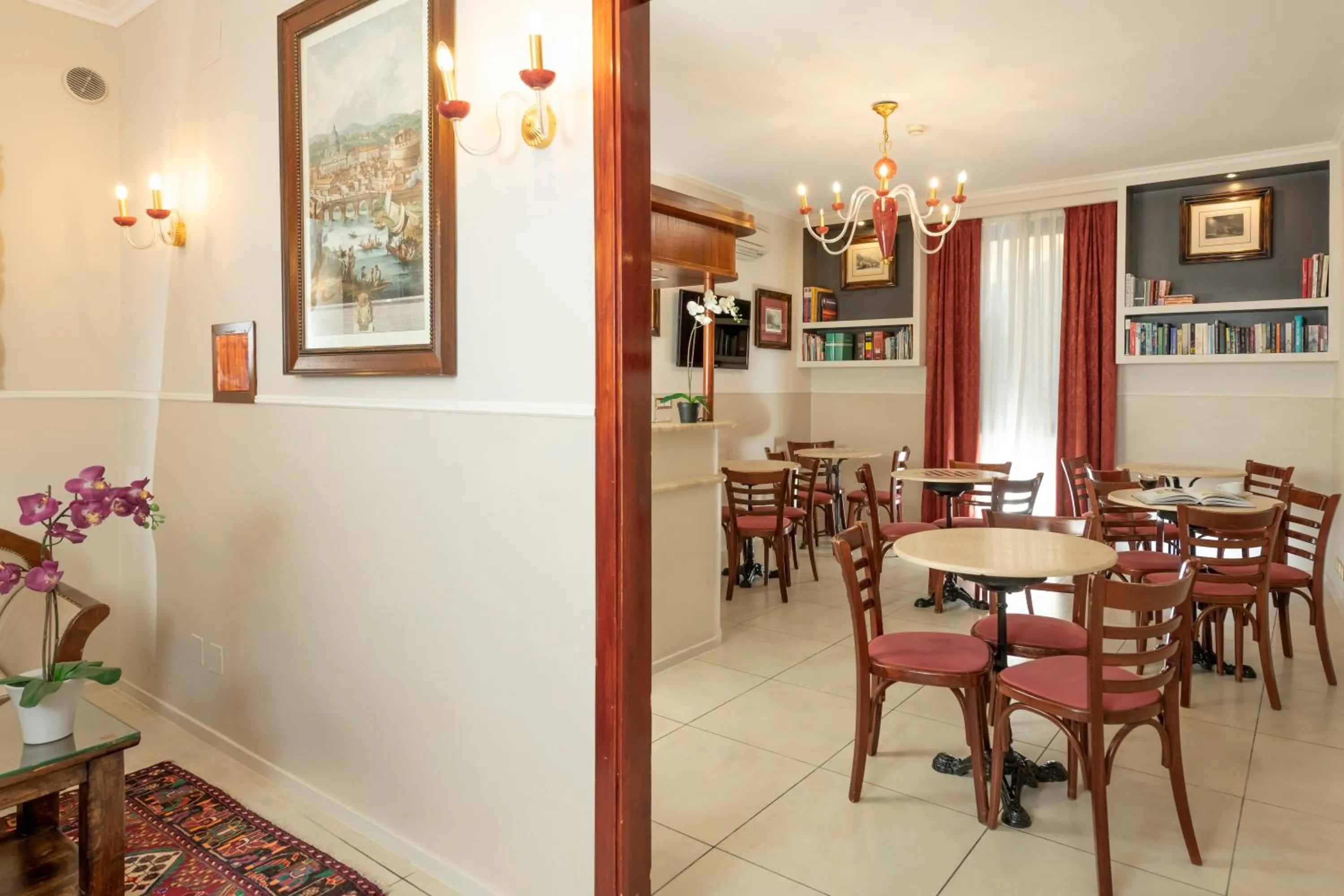 Seating area in Budget Rooms Des Arts