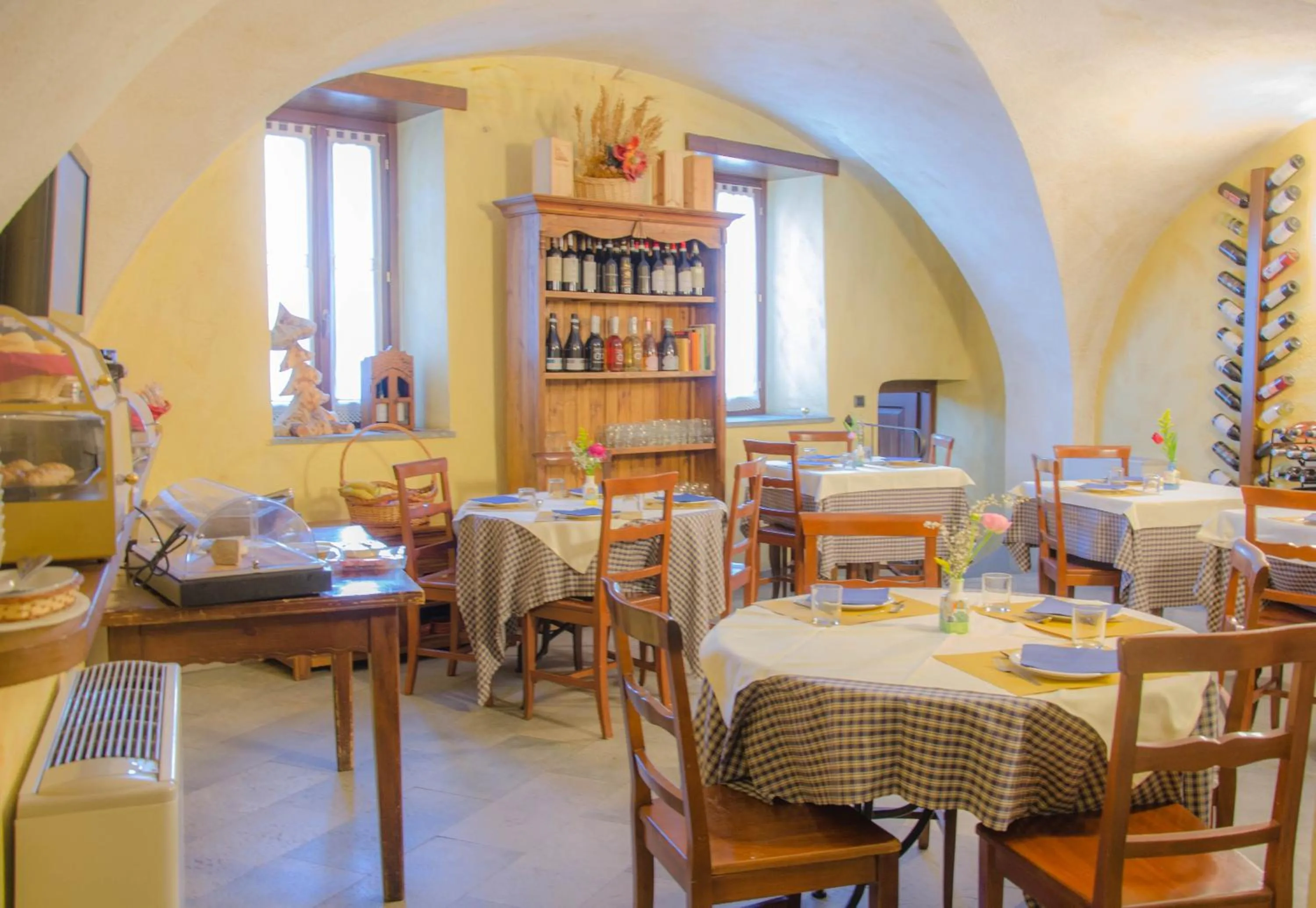 Restaurant/places to eat in Hotel Chez Toi