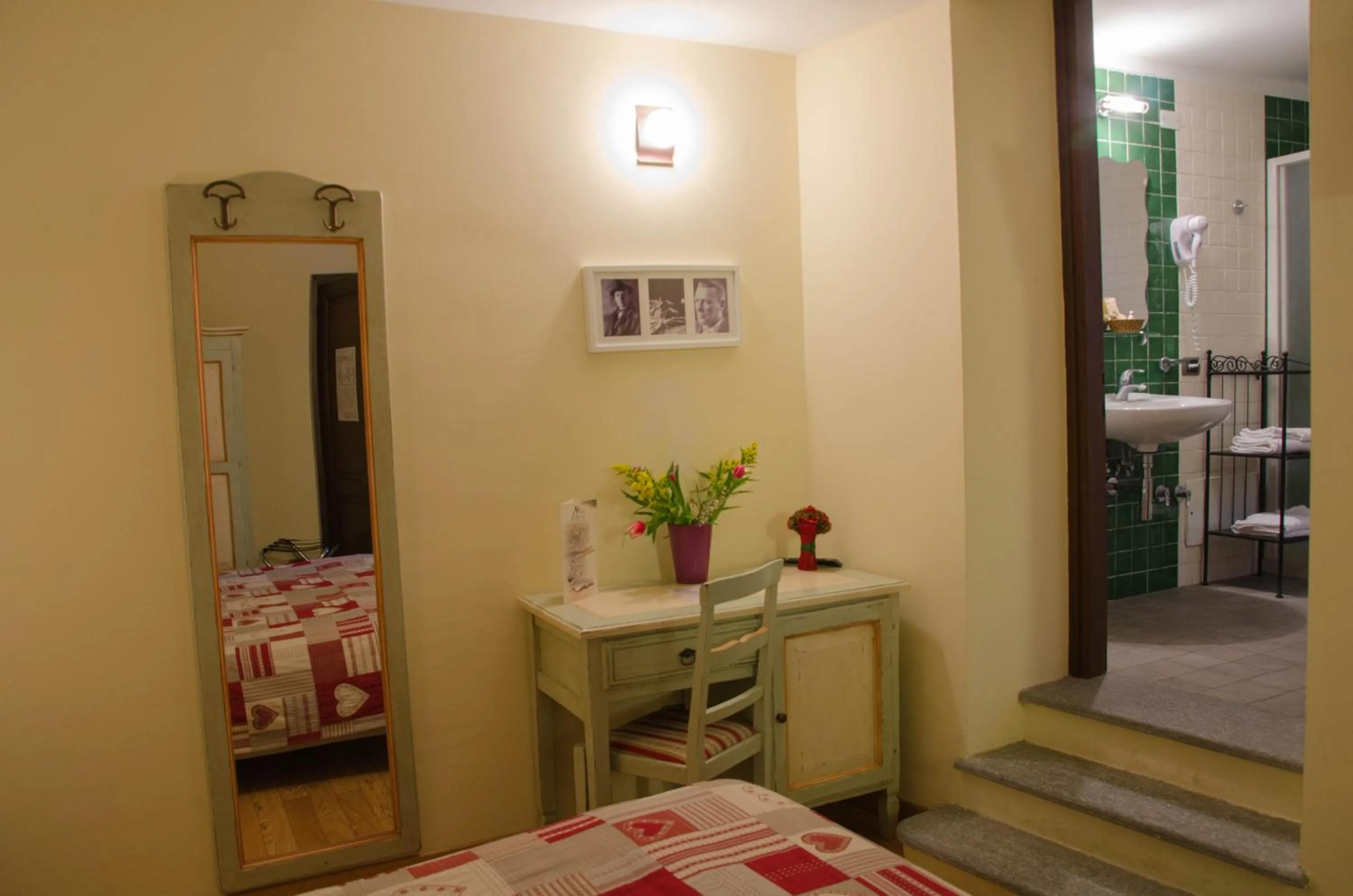 Photo of the whole room in Hotel Chez Toi