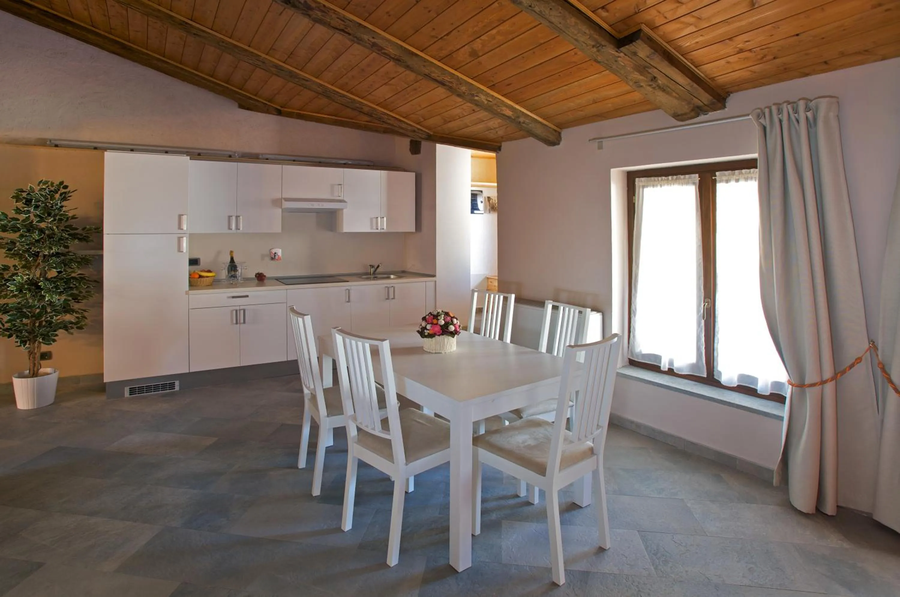 Dining area in Hotel Chez Toi