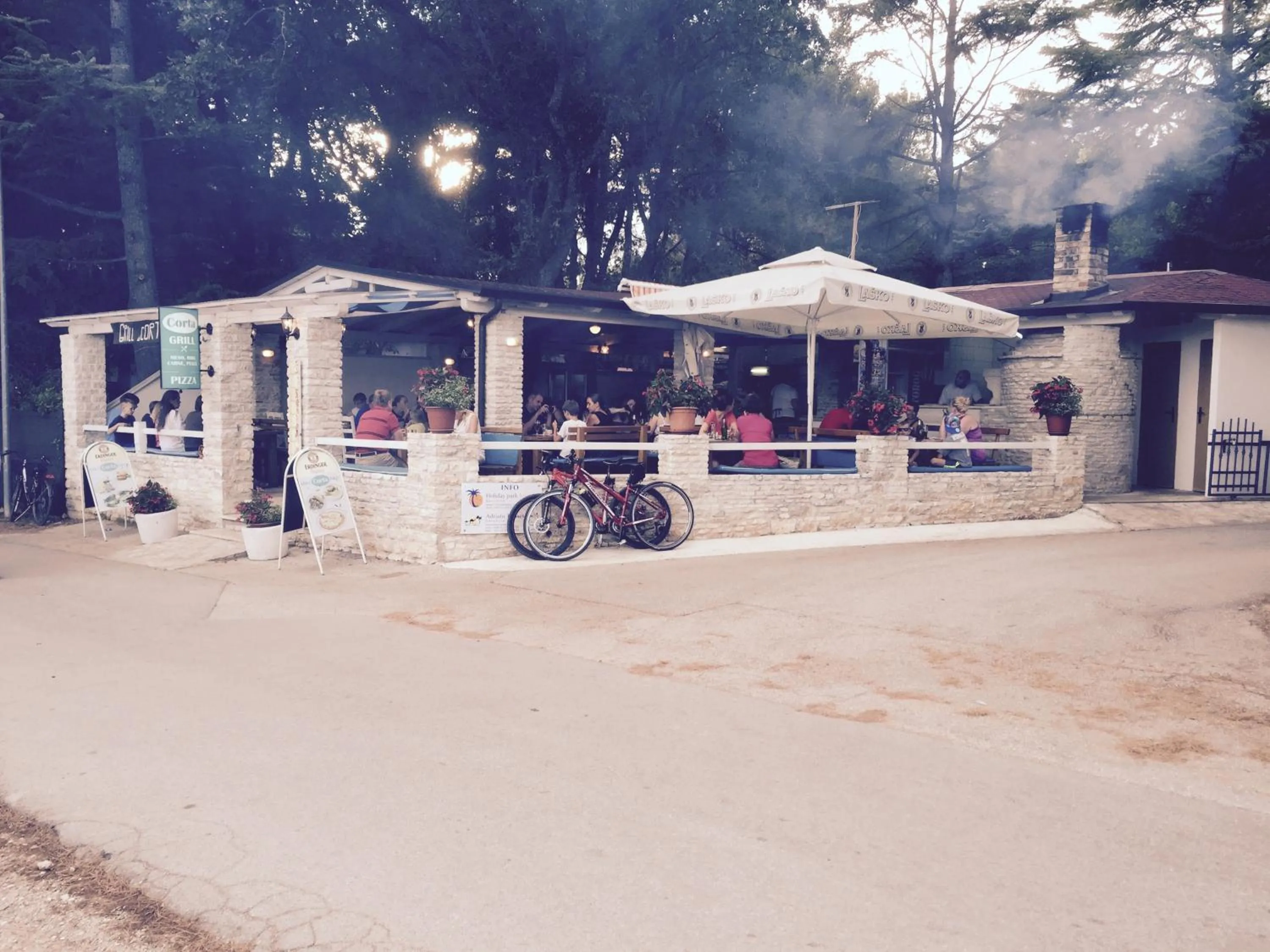 Restaurant/places to eat in Holiday Park Mimoza