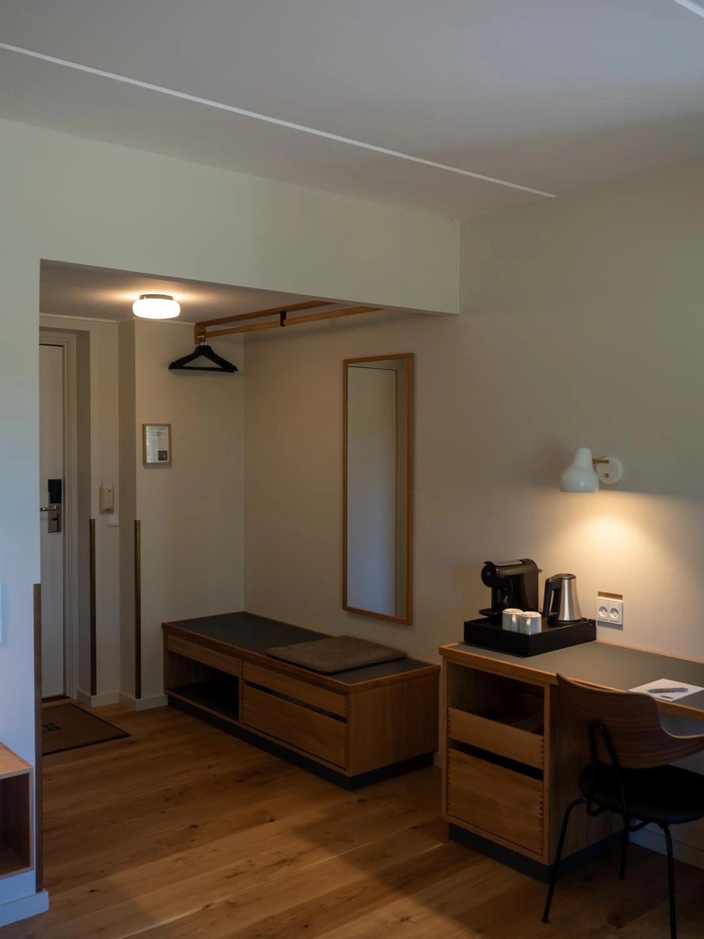 wardrobe, Bed in Hotel Knudsens Gaard