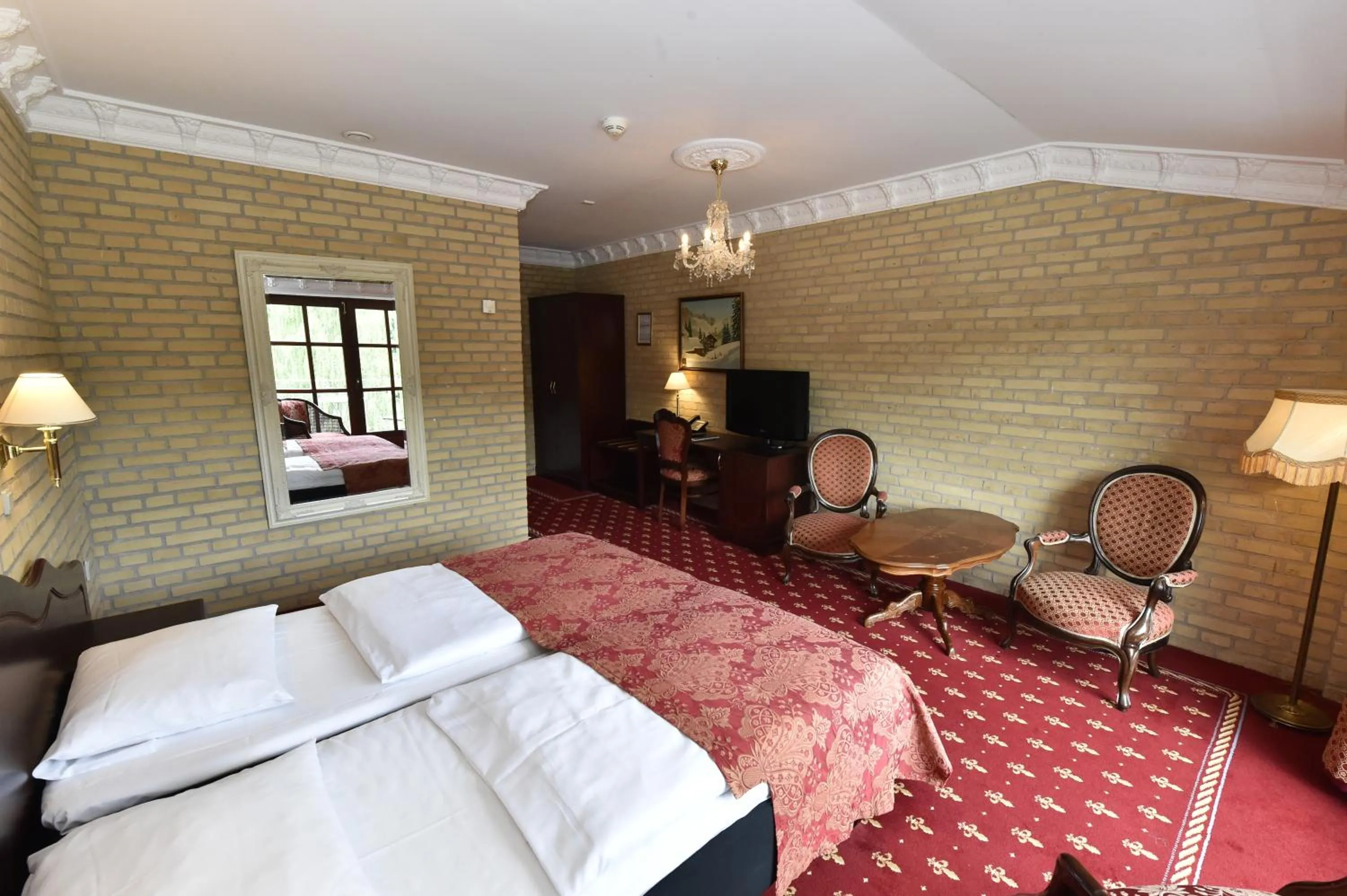 Photo of the whole room, Bed in Hotel Amerika