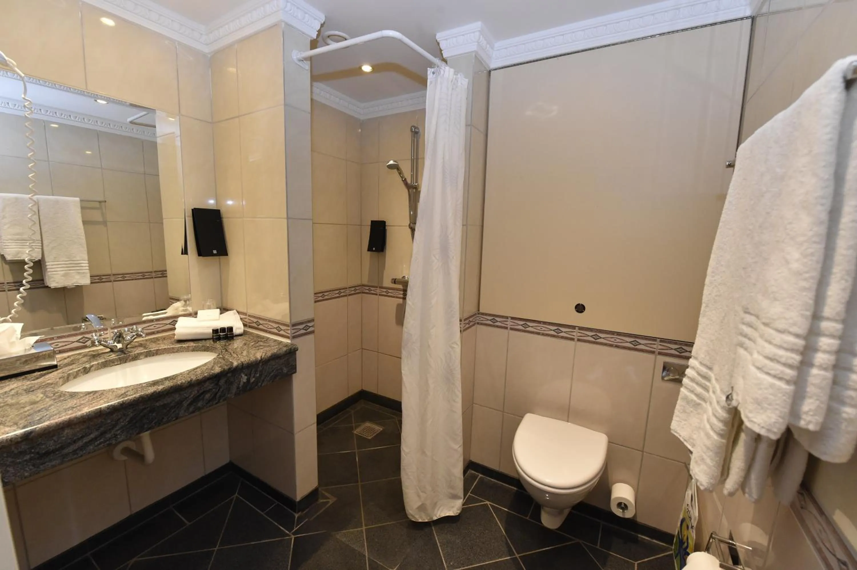 Bathroom in Hotel Amerika