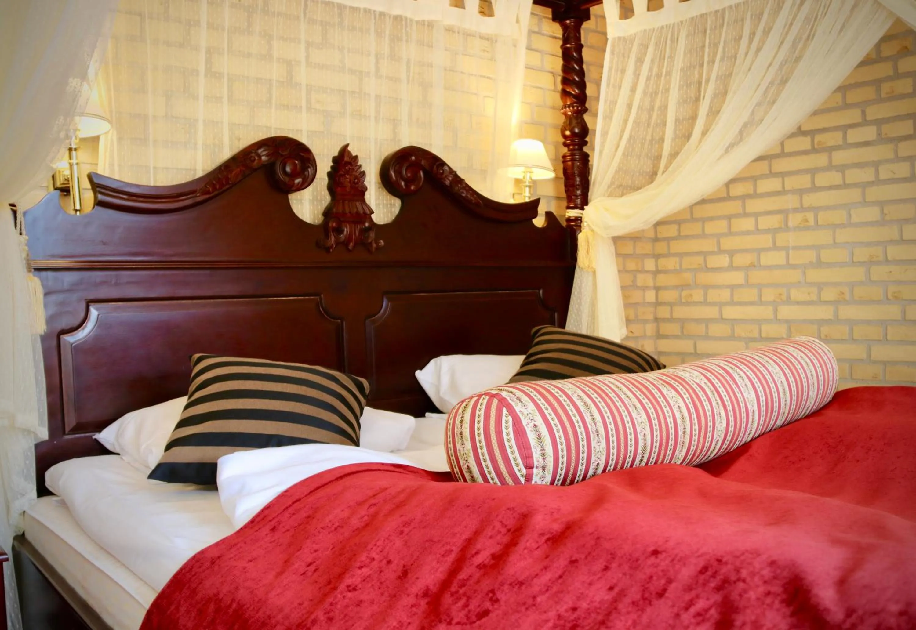 wedding, Bed in Hotel Amerika