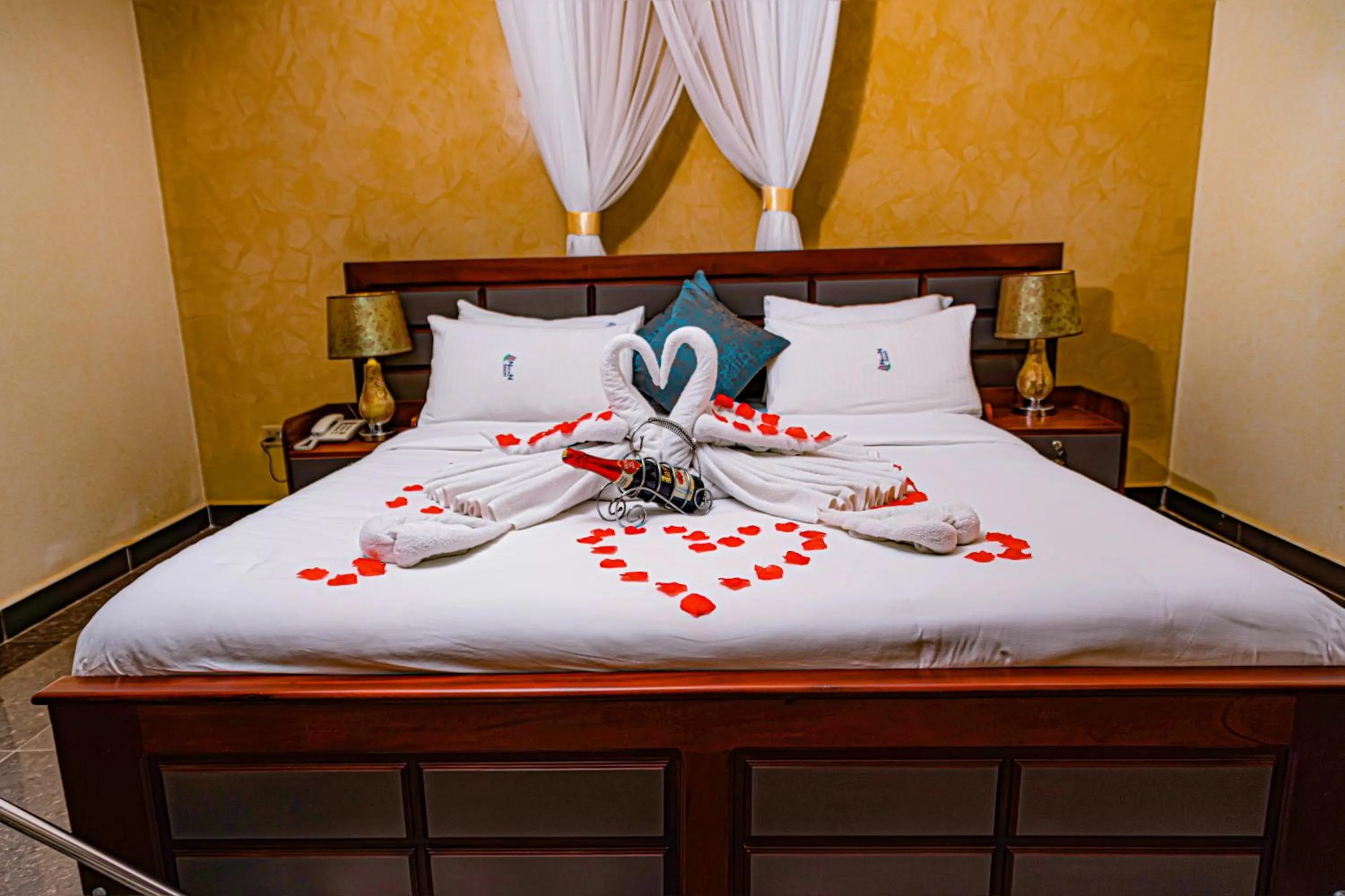 Bed in Nican Resort Hotel Seguku Entebbe