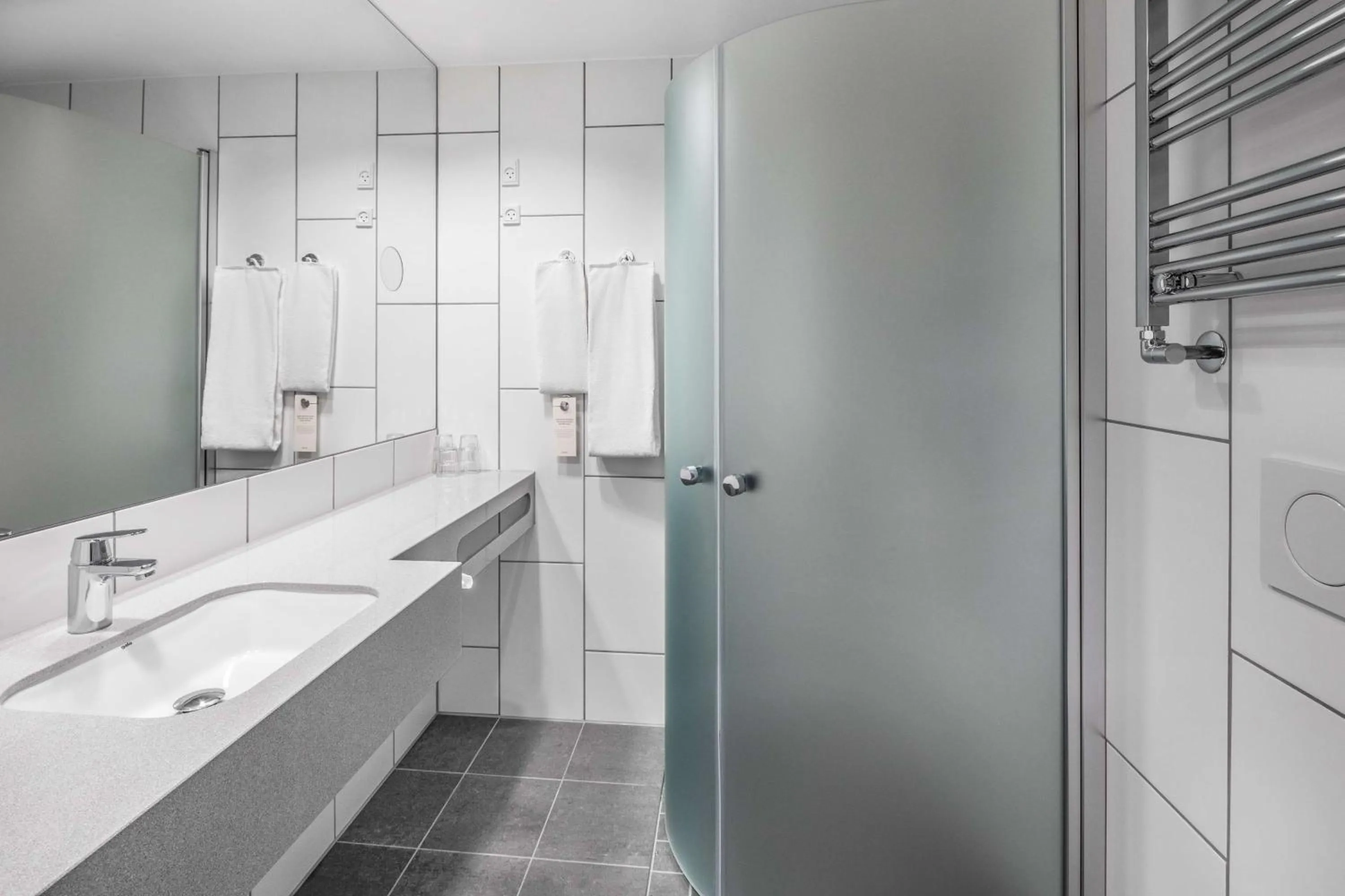 Bathroom in Quality Hotel The Reef