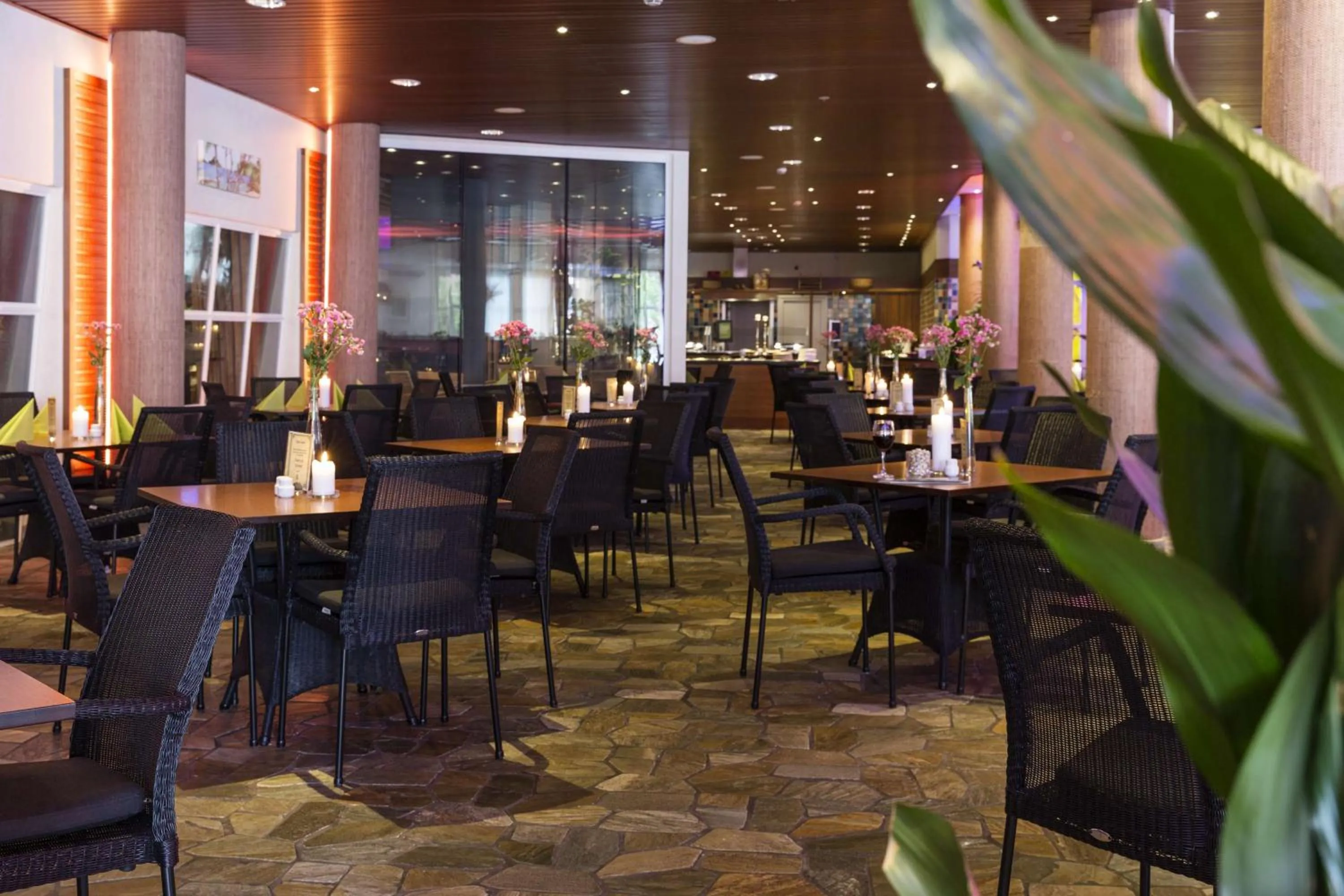 Restaurant/places to eat in Quality Hotel The Reef