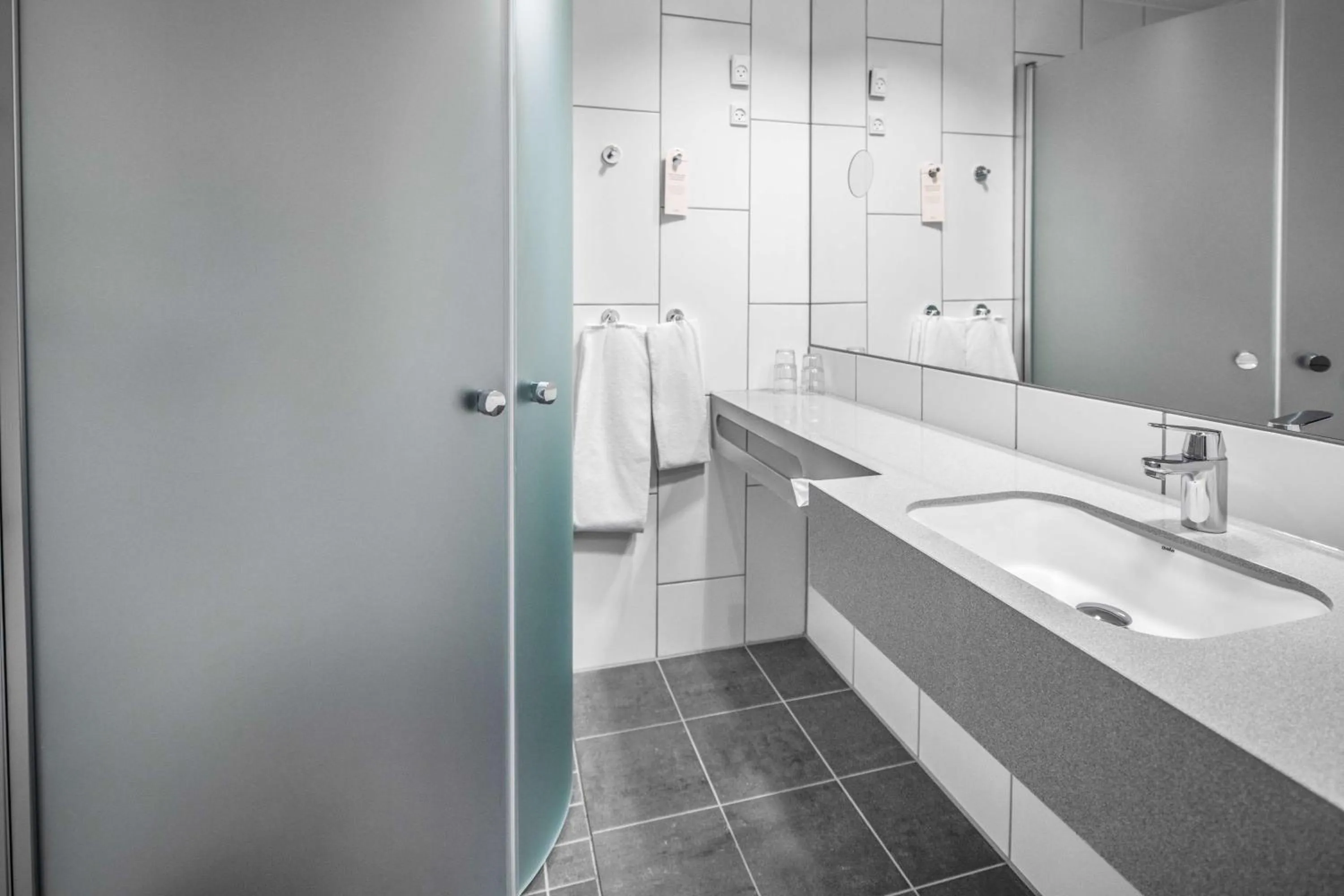 Bathroom in Quality Hotel The Reef