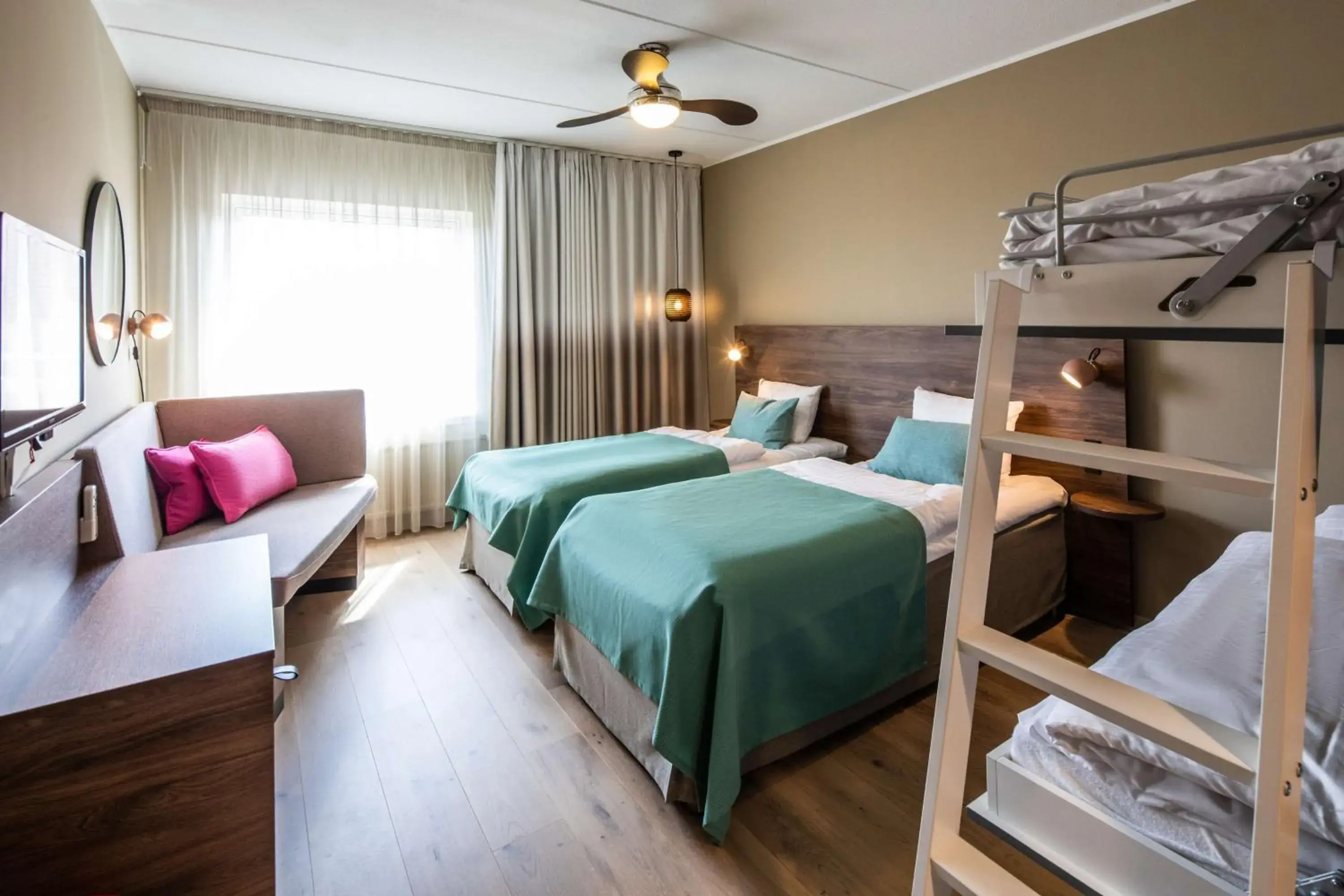 Photo of the whole room, Bed in Quality Hotel The Reef Photo of the whole room, Bed in Quality Hotel The Reef