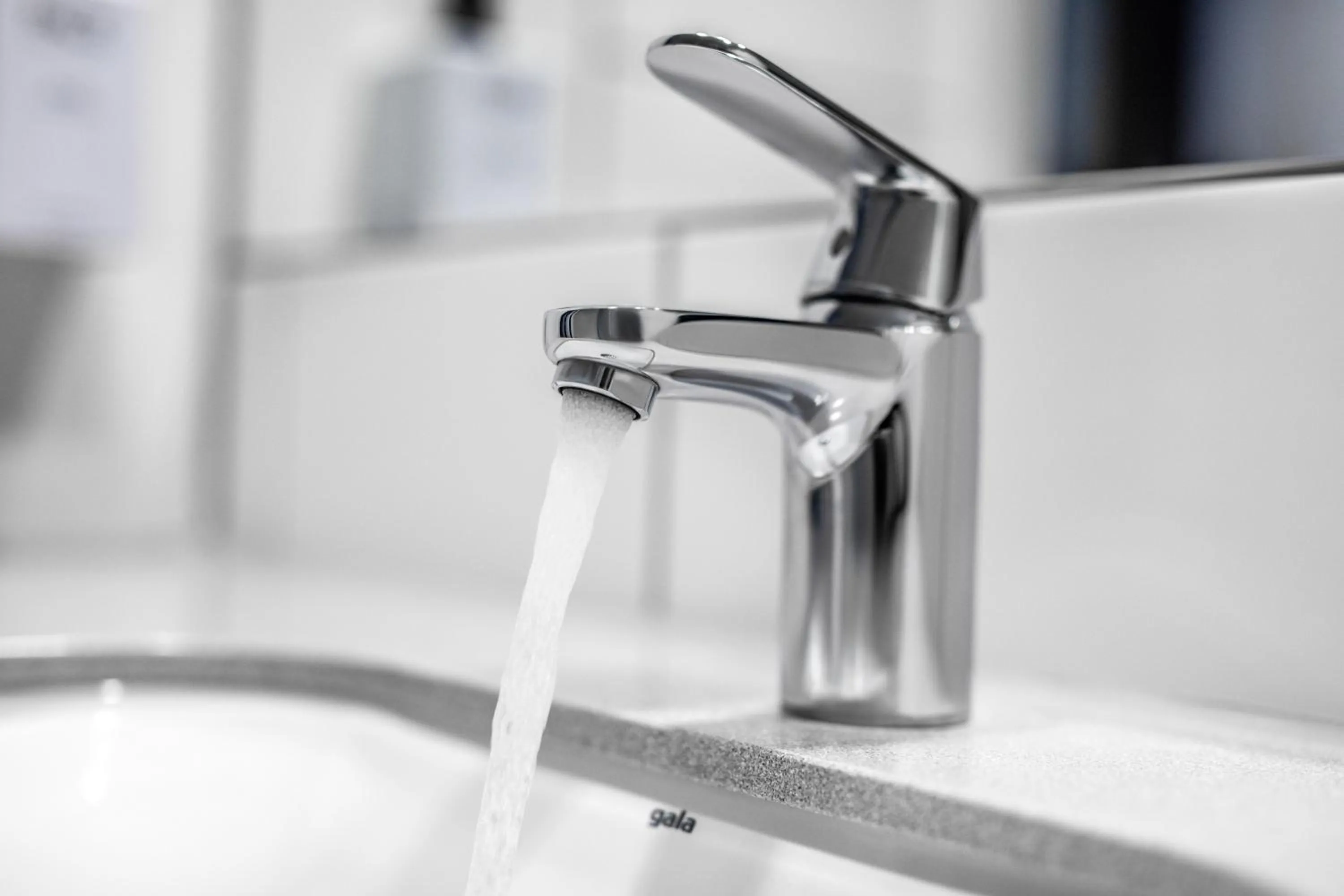 Bathroom in Quality Hotel The Reef