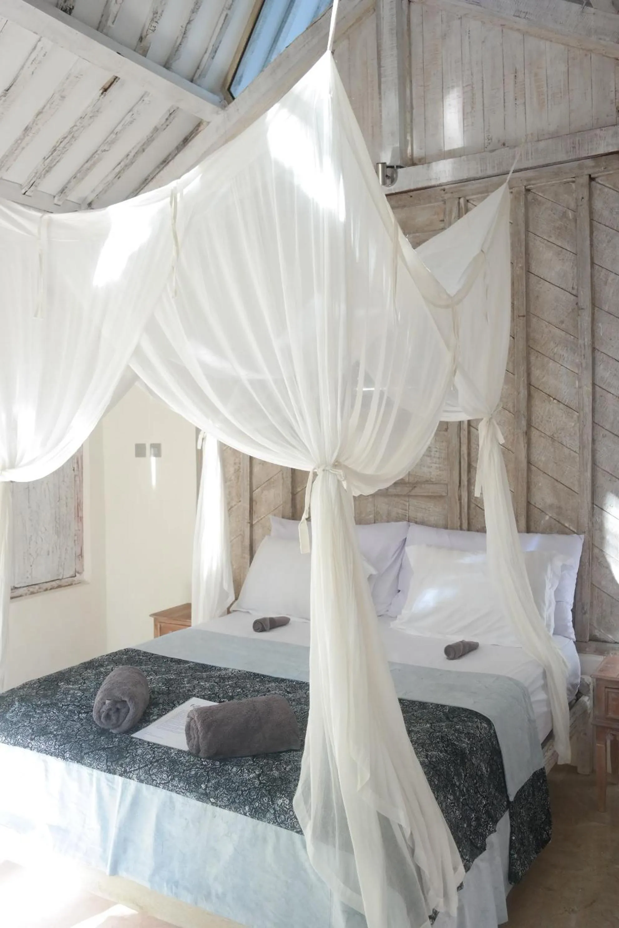 Bed in Captain Coconuts Gili Air