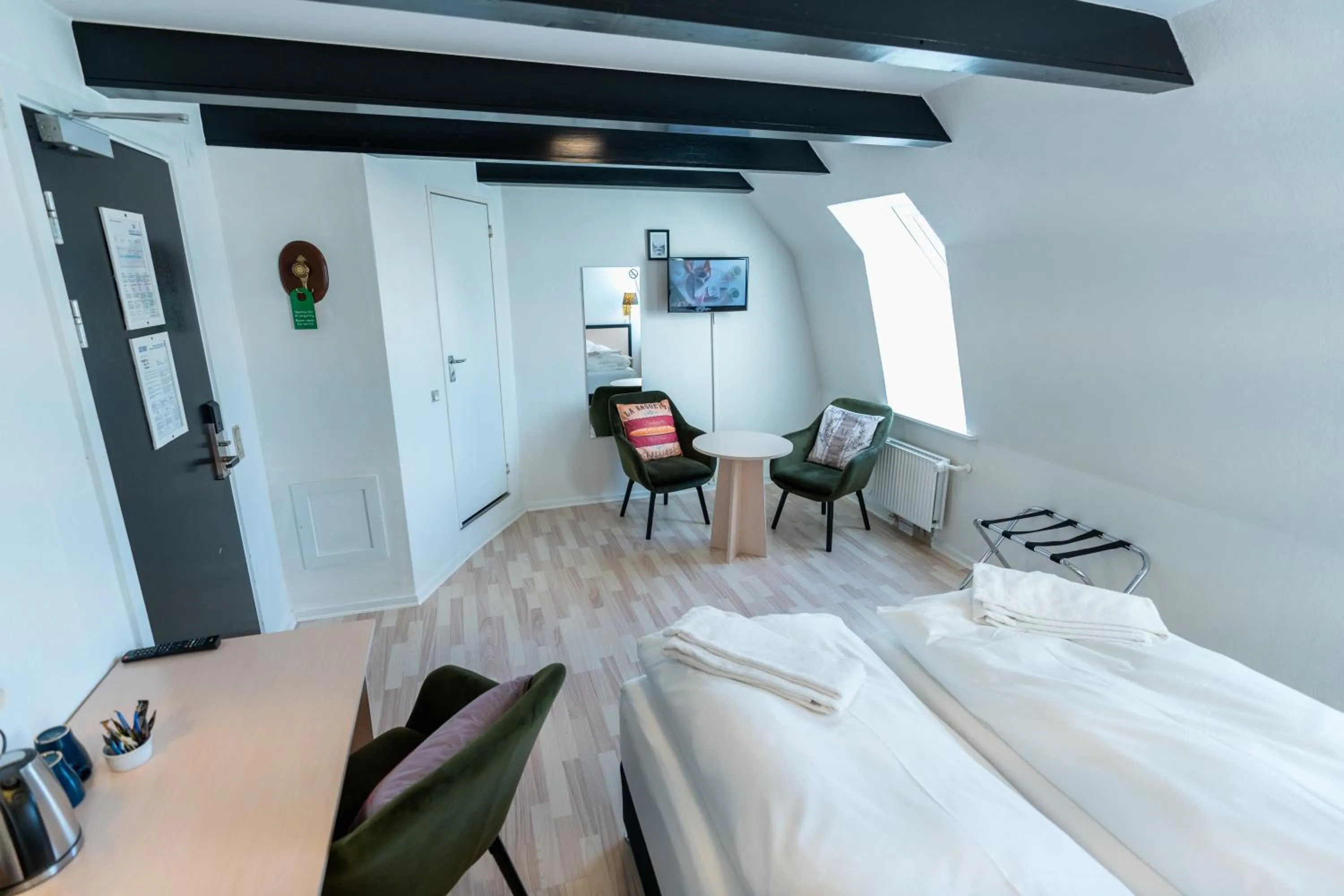 Bathroom, Bed in Prinsen Hotel