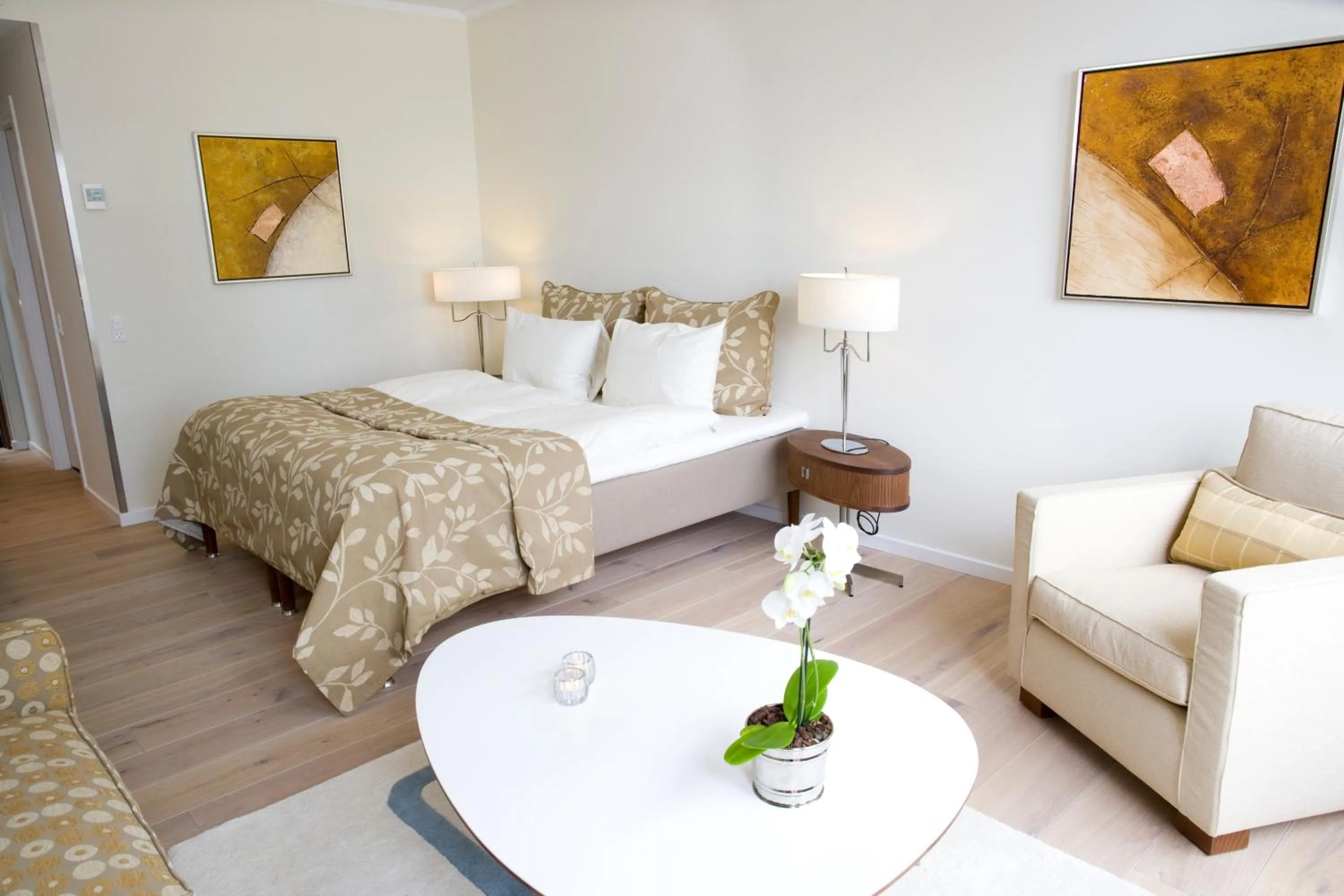 Photo of the whole room, Bed in Hotel Hesselet