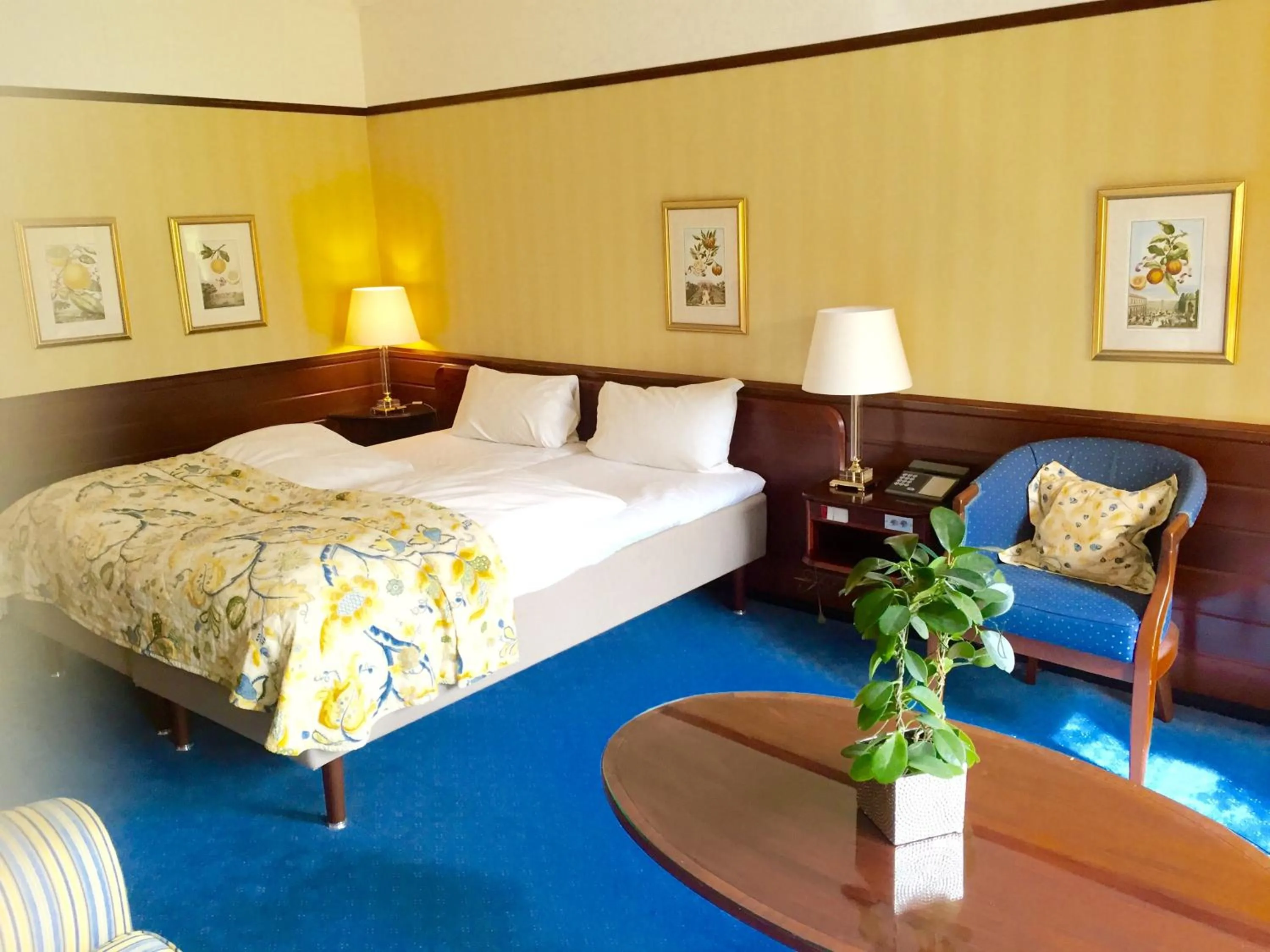 Photo of the whole room, Bed in Hotel Hesselet