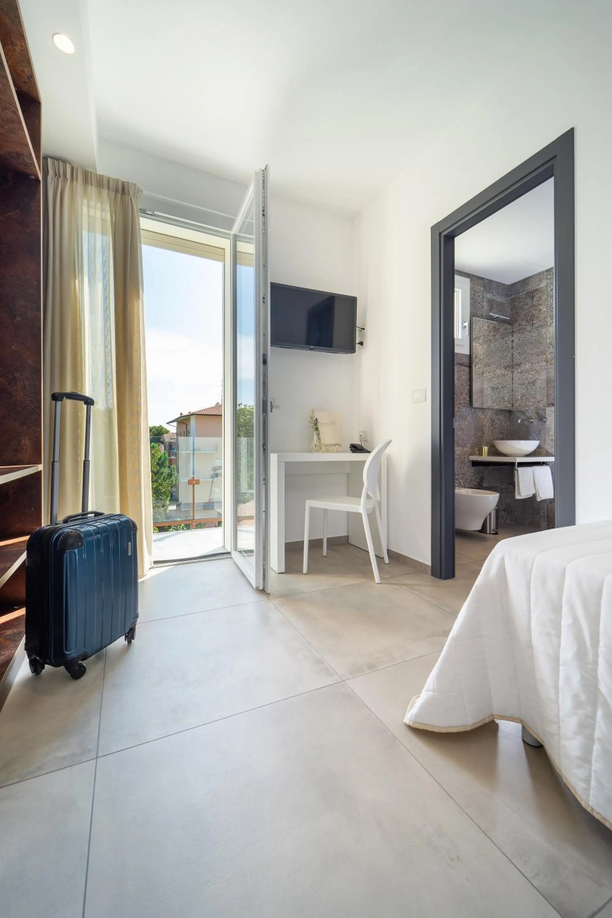 TV and multimedia, Bed in Hotel Abc