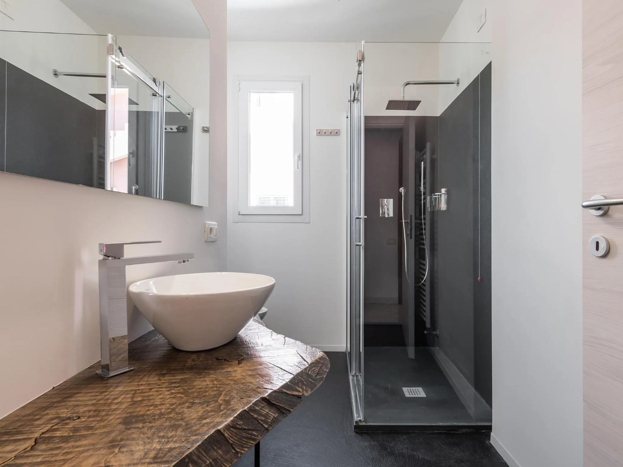 Shower in Spritz Bed & Breakfast