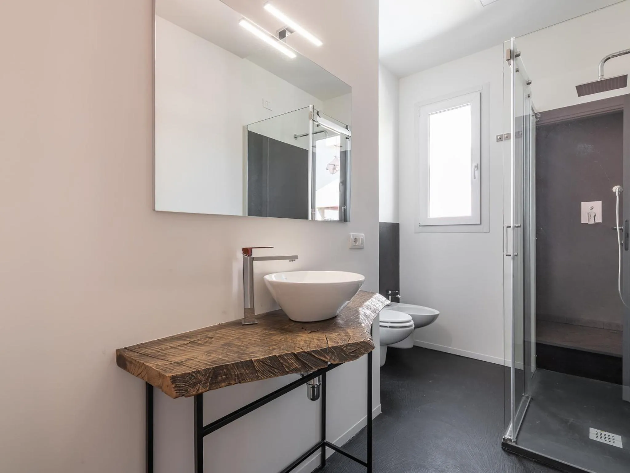 Shower in Spritz Bed & Breakfast