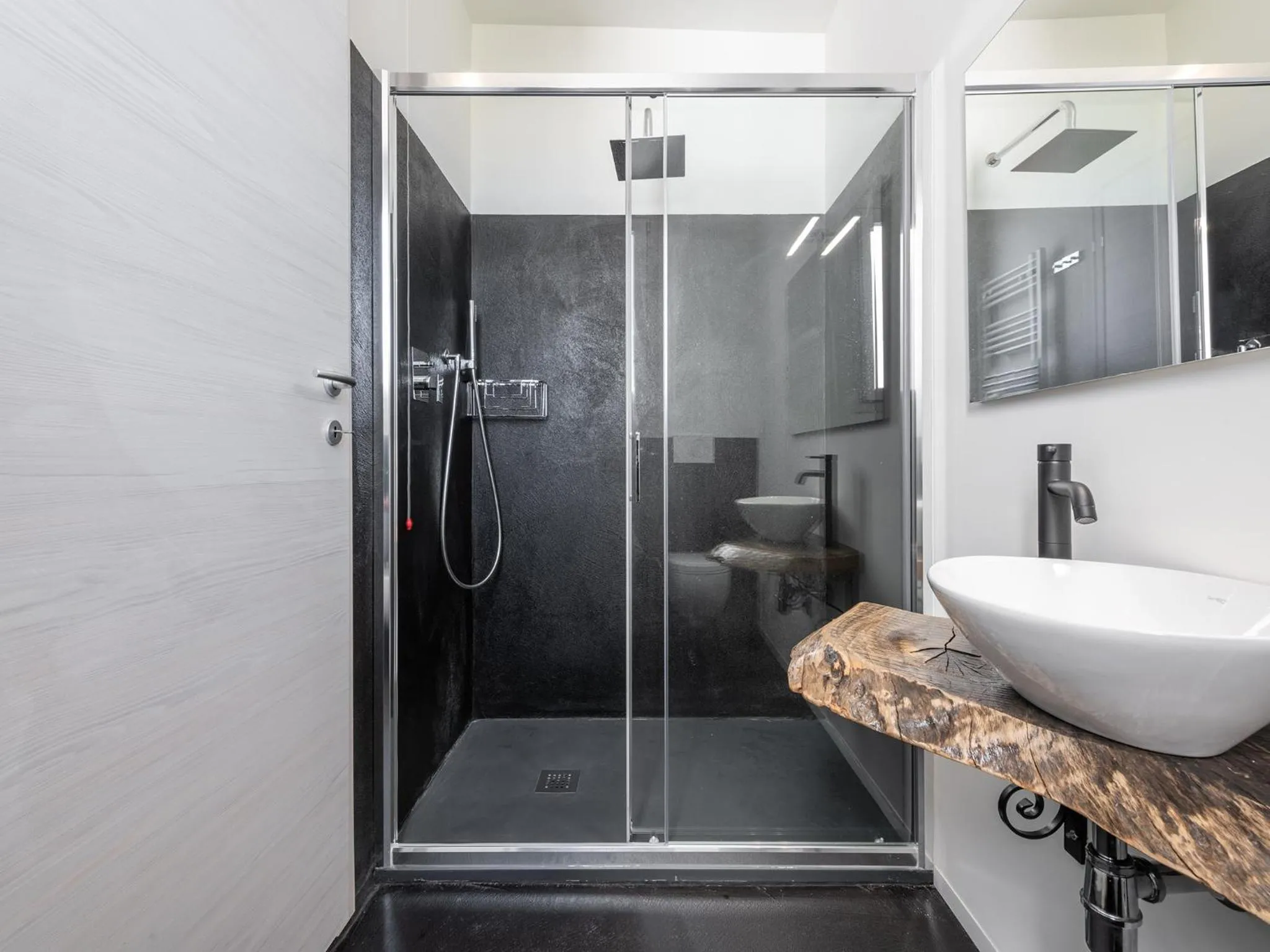 Shower in Spritz Bed & Breakfast