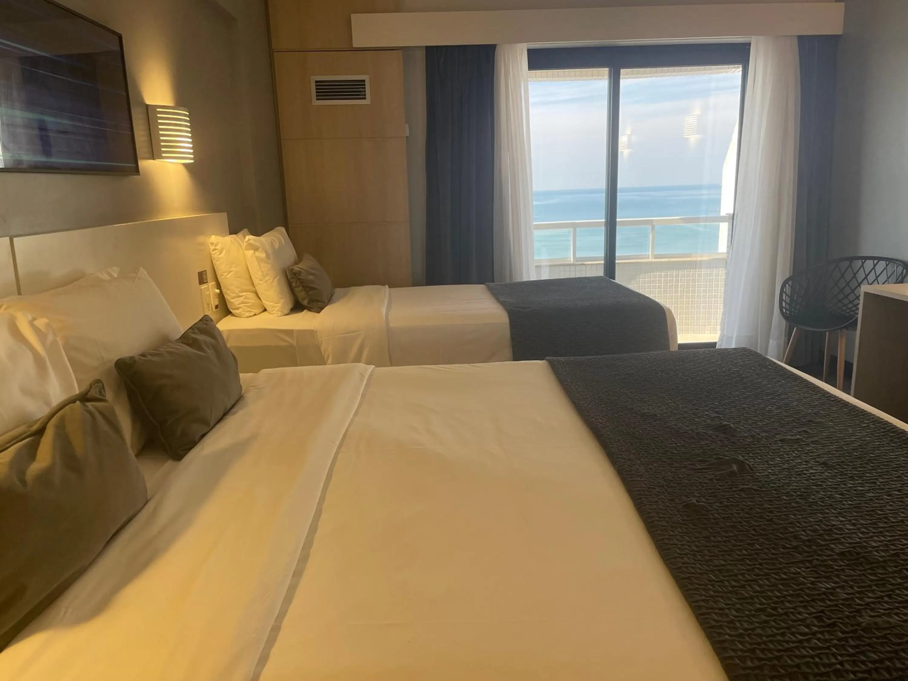 Balcony/Terrace, Bed in Mercure Camboriu