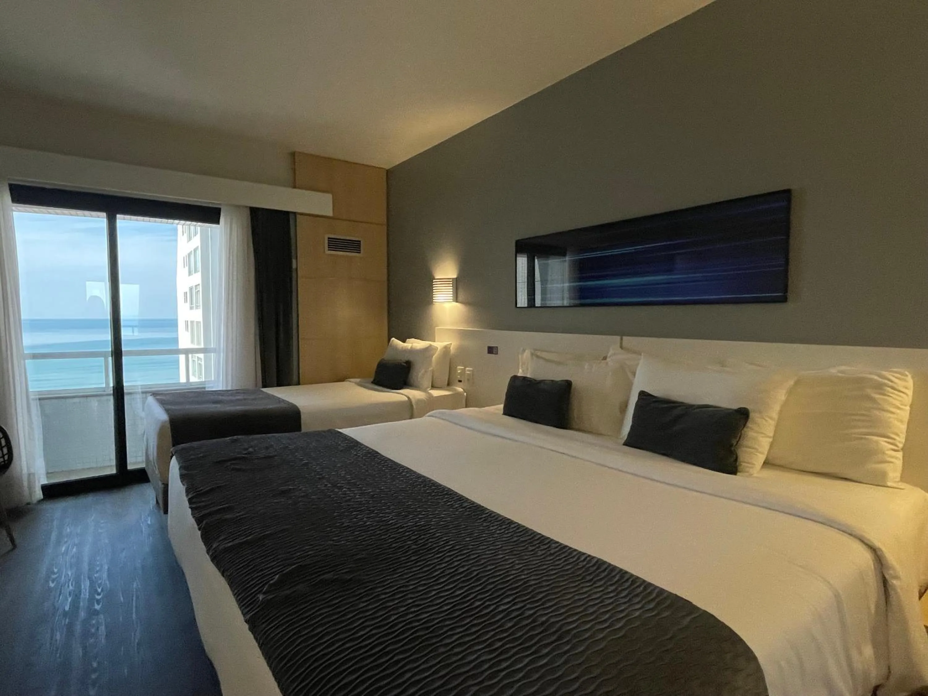 Balcony/Terrace, Bed in Mercure Camboriu