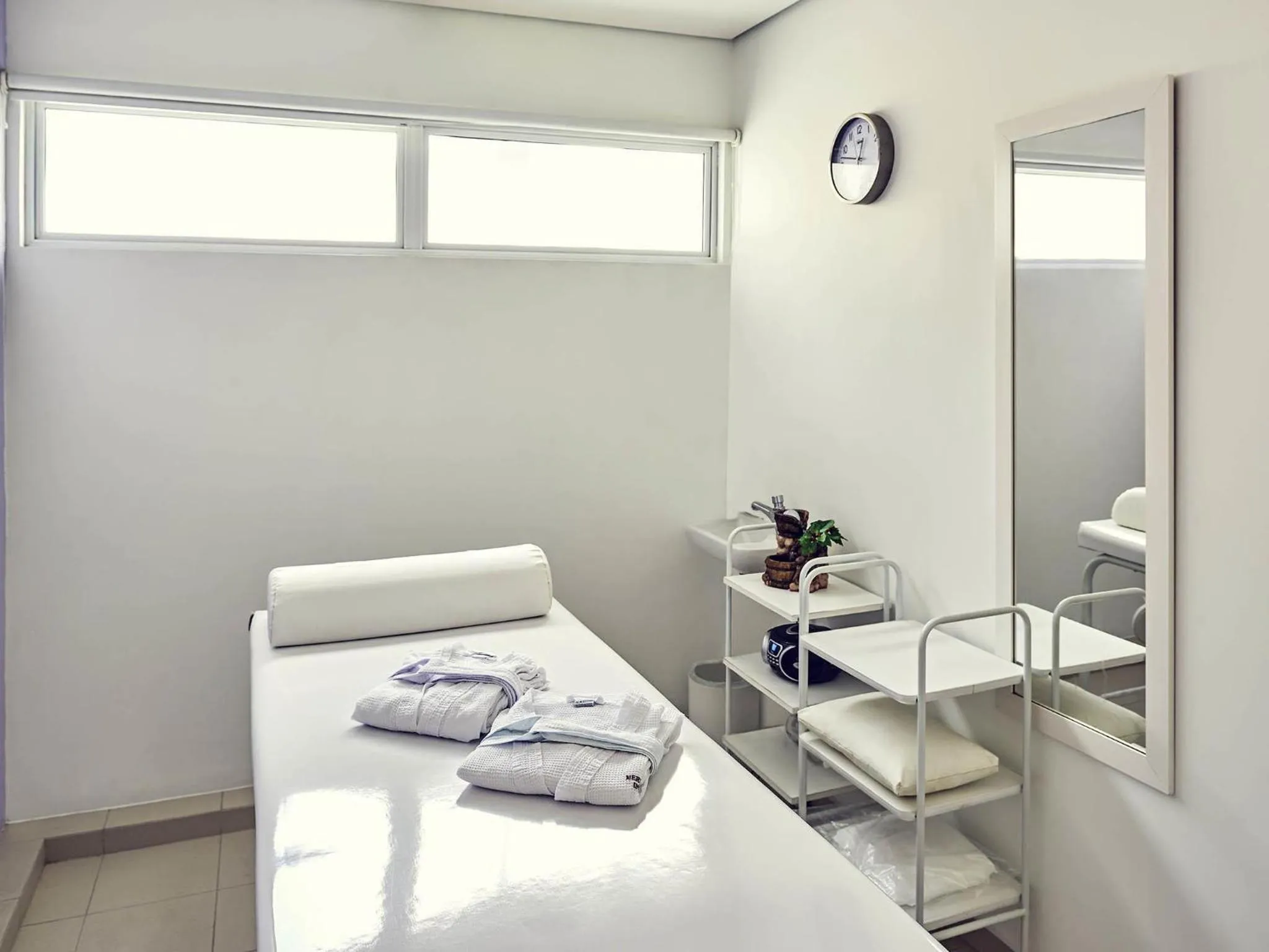 Spa and wellness centre/facilities, Bed in Mercure Camboriu