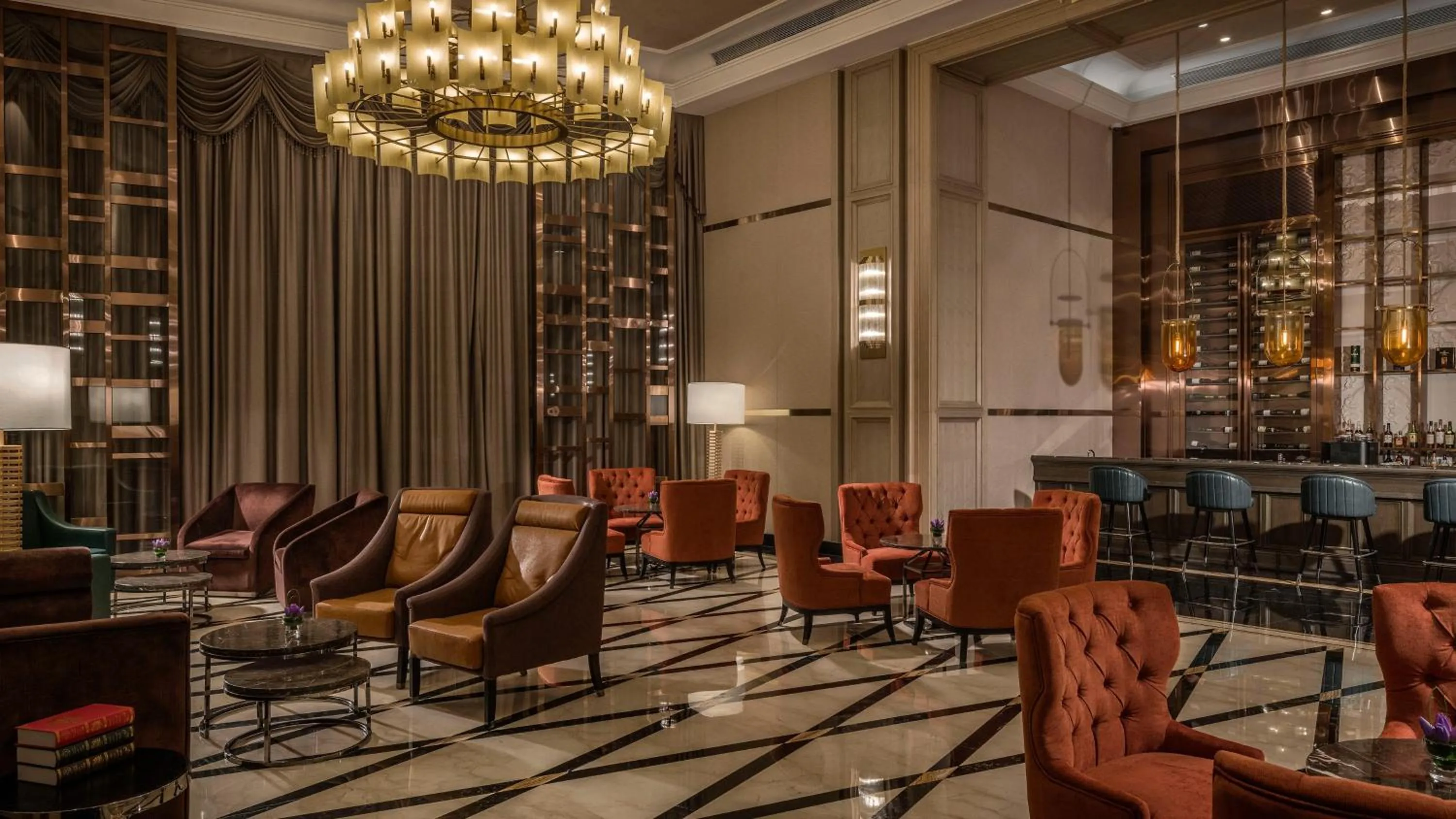 Lounge or bar in InterContinental Wuhan by IHG - Yangtze River View