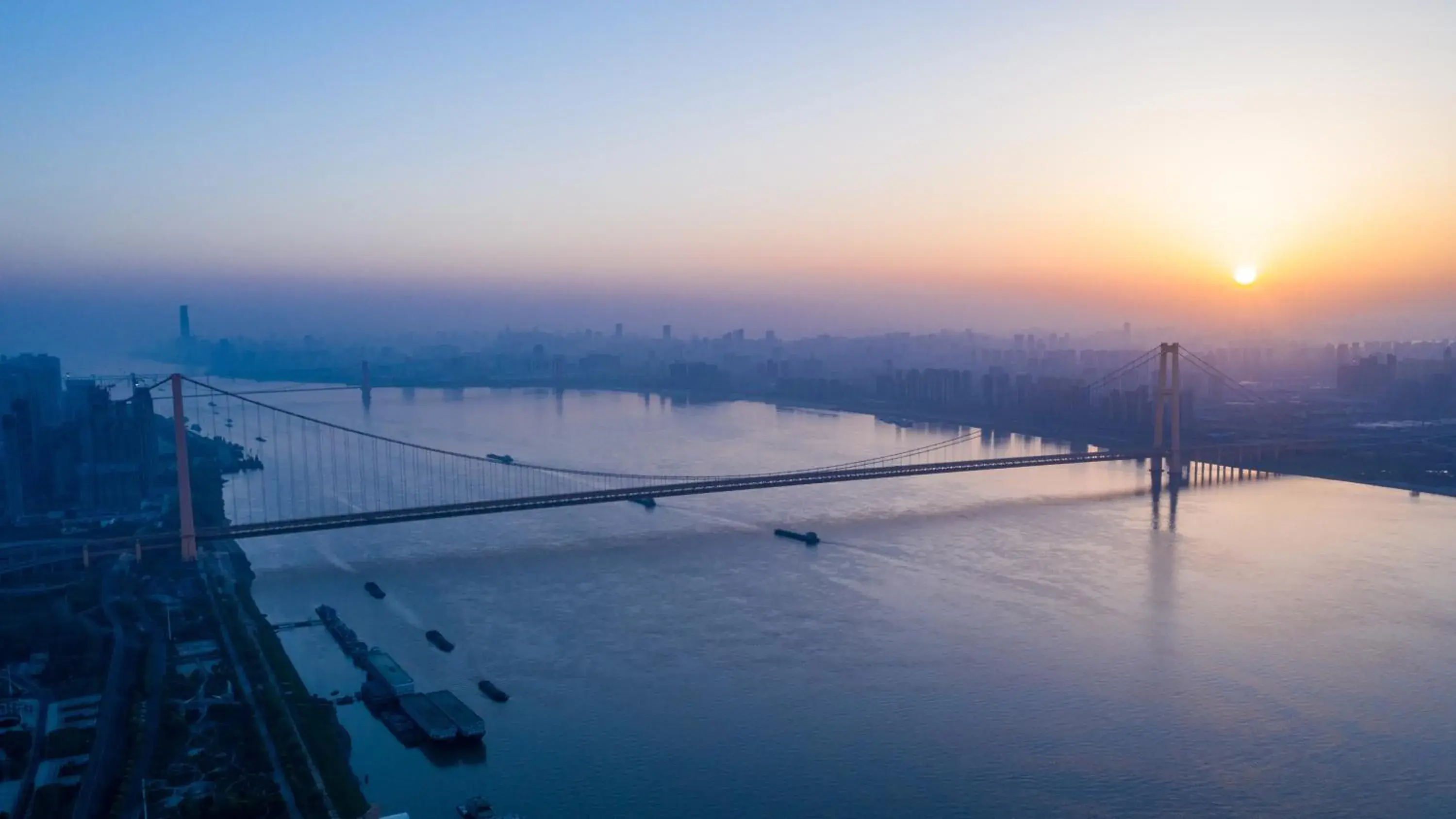 Property building in InterContinental Wuhan by IHG - Yangtze River View Property building in InterContinental Wuhan by IHG - Yangtze River View