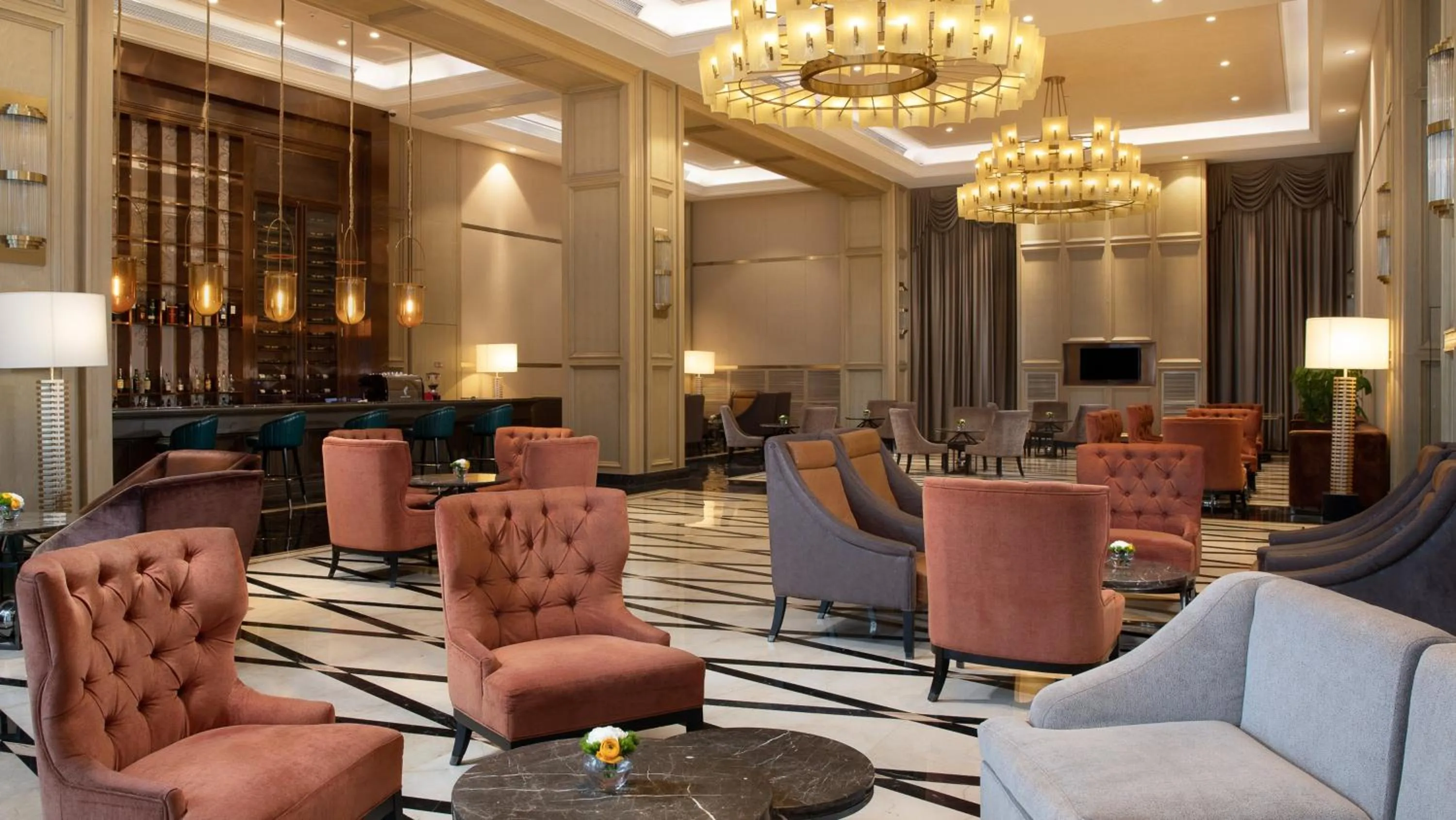 Lounge or bar in InterContinental Wuhan by IHG - Yangtze River View