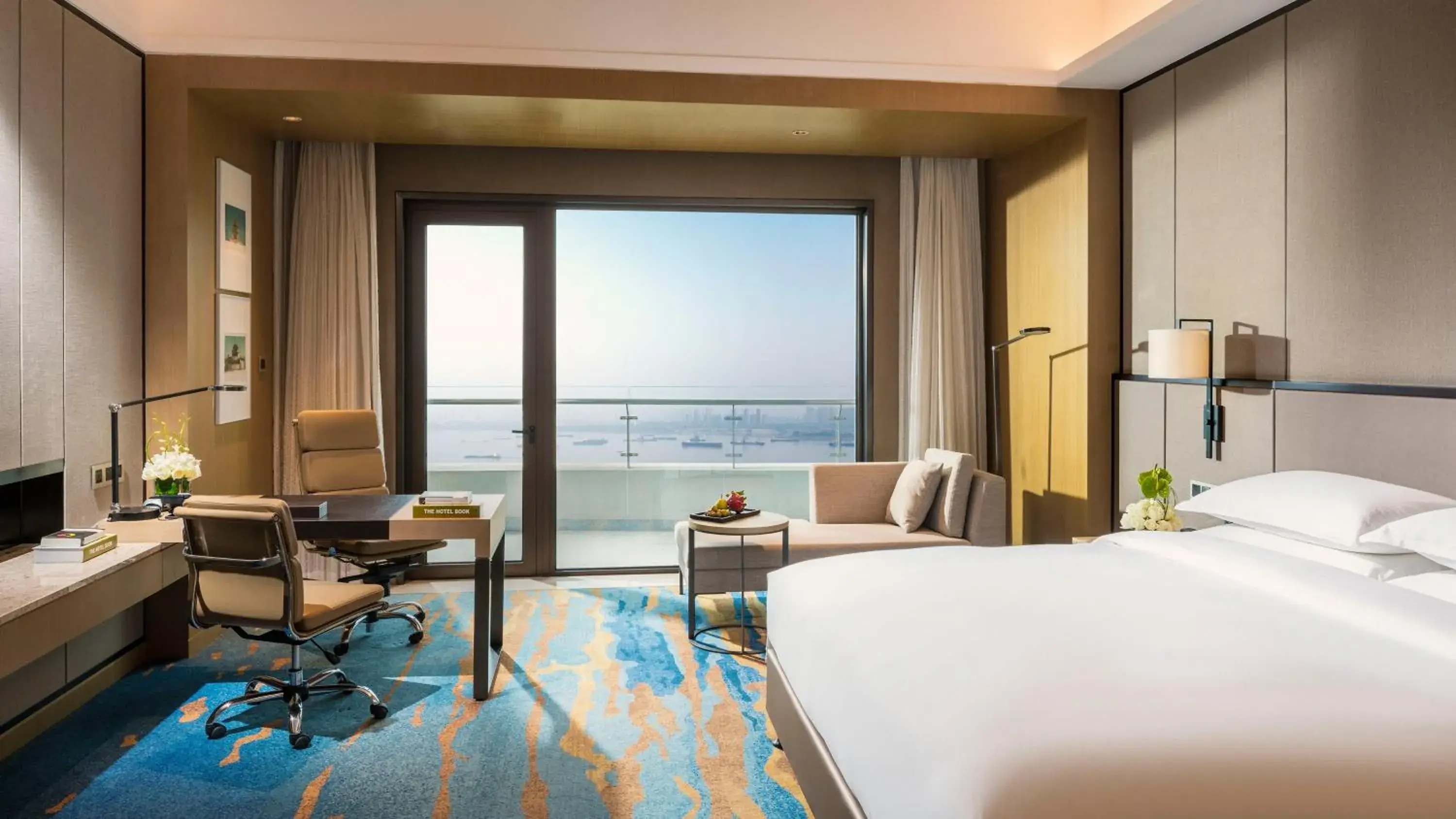 Photo of the whole room in InterContinental Wuhan by IHG - Yangtze River View Photo of the whole room in InterContinental Wuhan by IHG - Yangtze River View