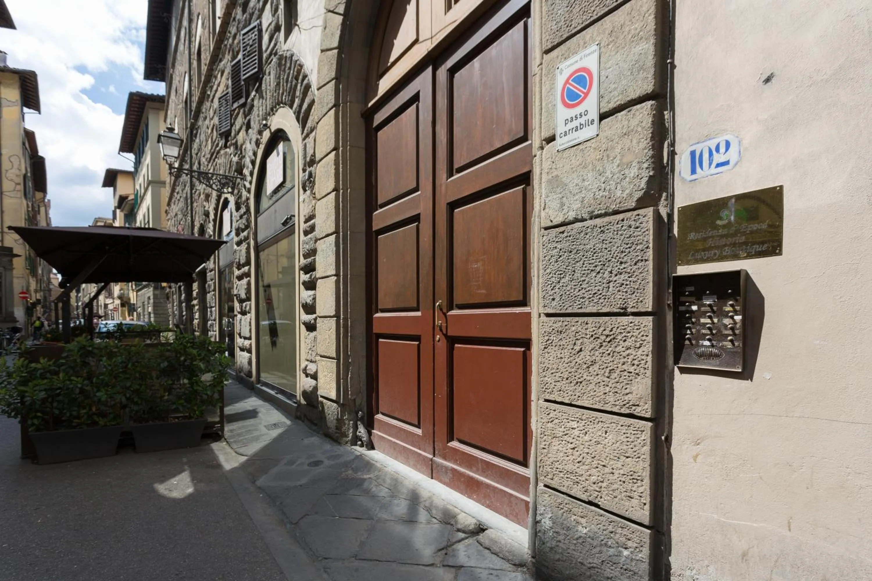 Facade/entrance in Residenza D'Epoca Historia Luxury Boutique