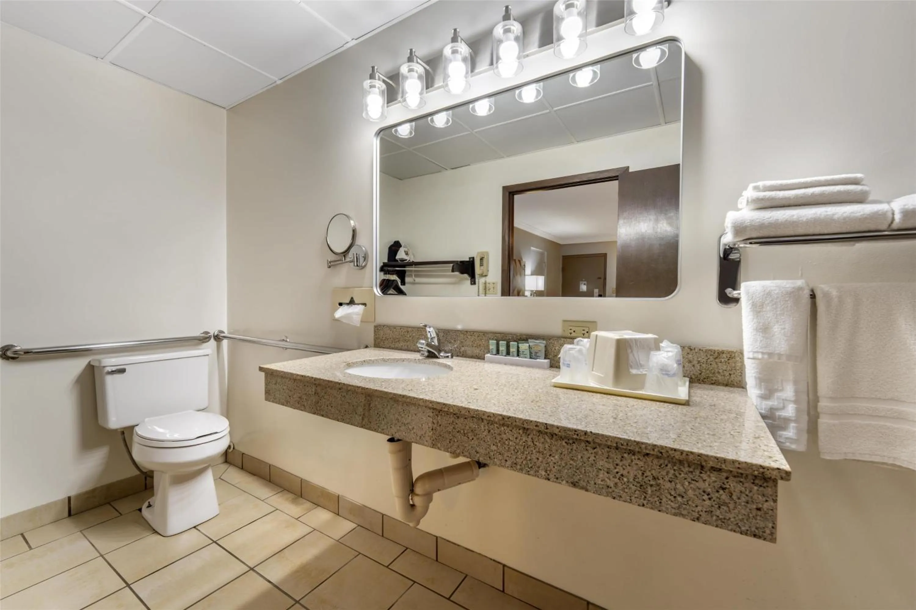 Bathroom in Best Western Angus Inn