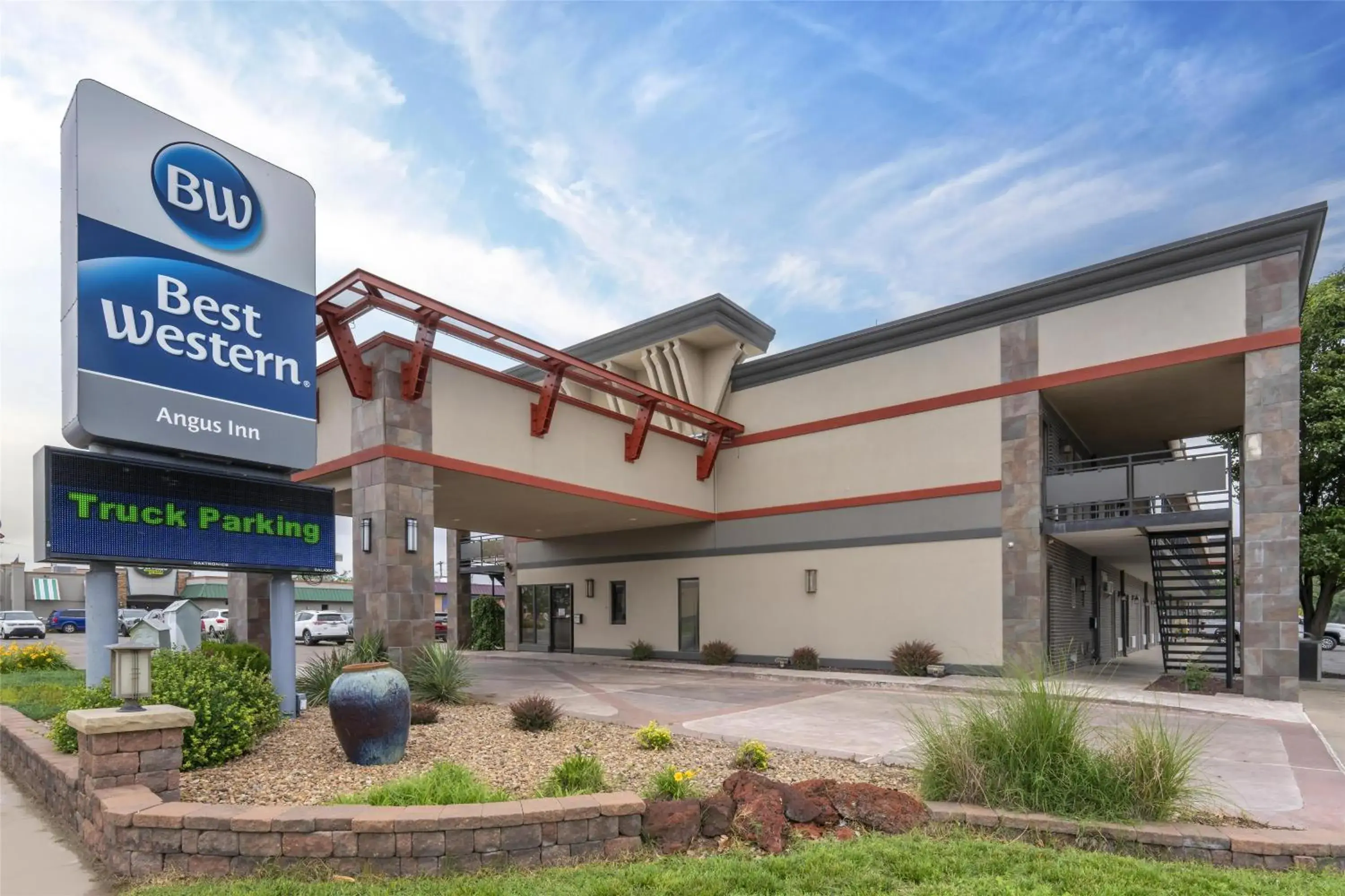 Property building in Best Western Angus Inn Property building in Best Western Angus Inn