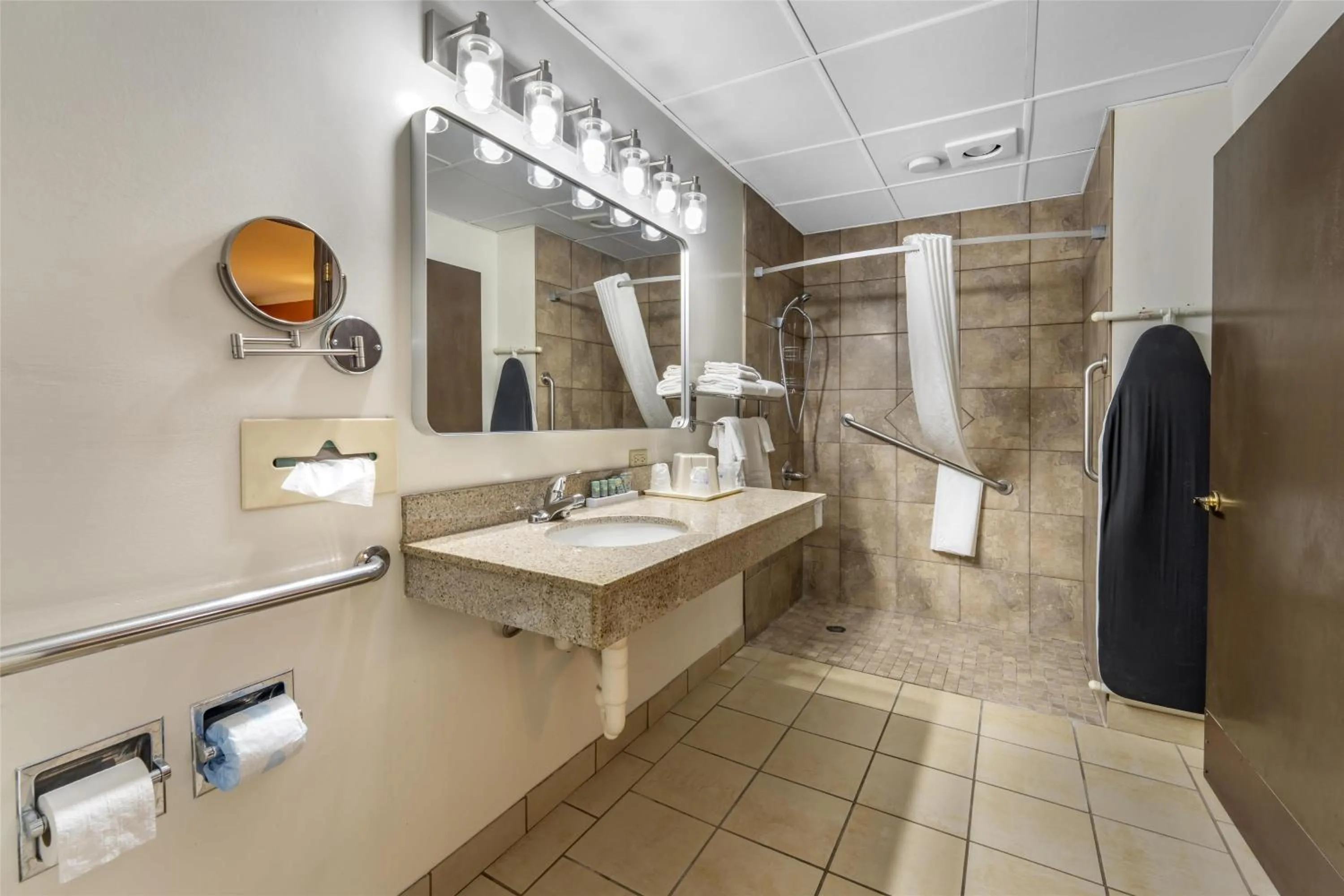 Bathroom in Best Western Angus Inn