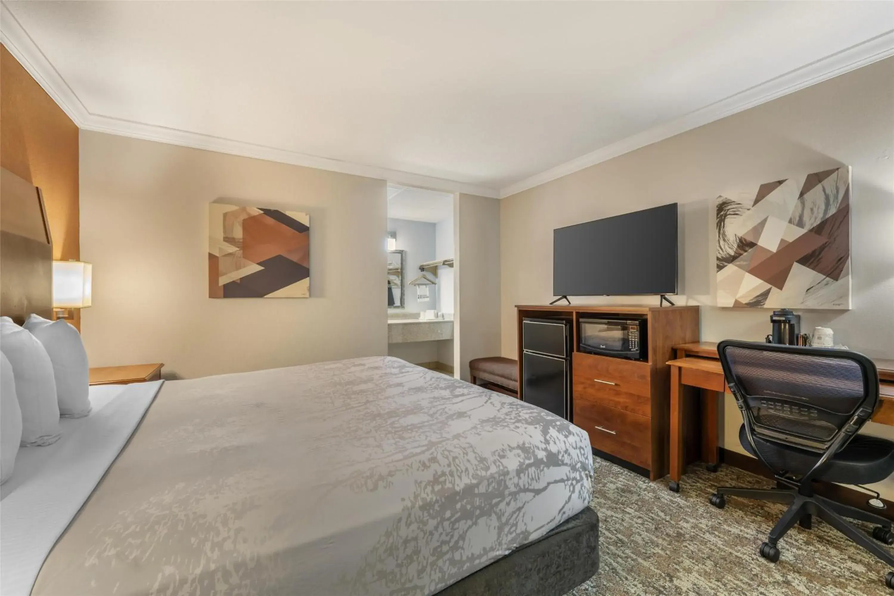 Bedroom, Bed in Best Western Angus Inn Bedroom, Bed in Best Western Angus Inn