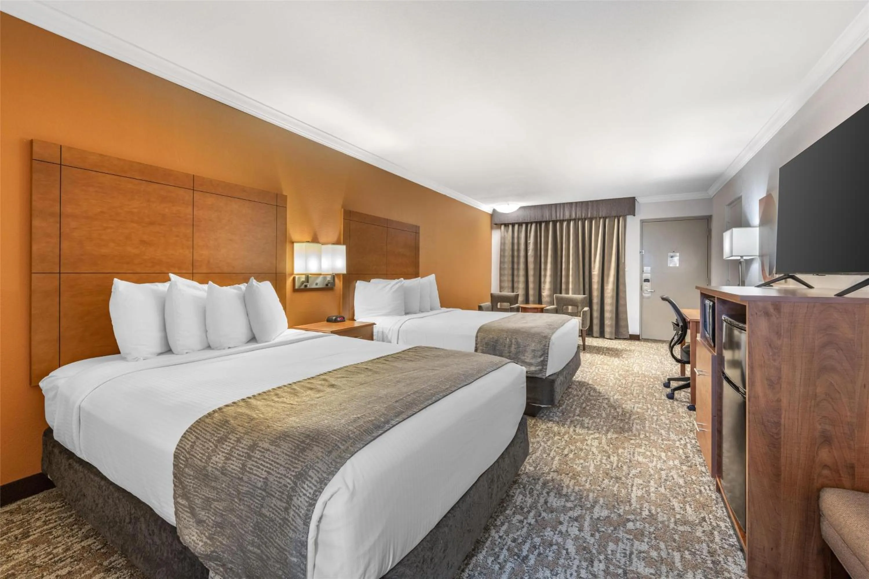 Bedroom, Bed in Best Western Angus Inn