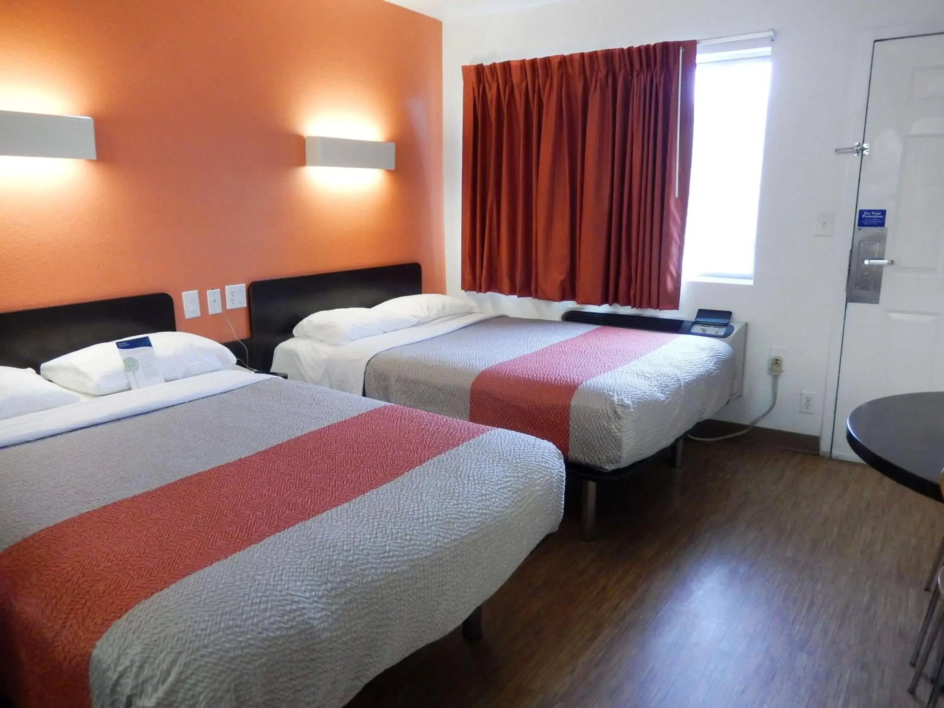 Photo of the whole room, Bed in Motel 6-Clute, TX Photo of the whole room, Bed in Motel 6-Clute, TX