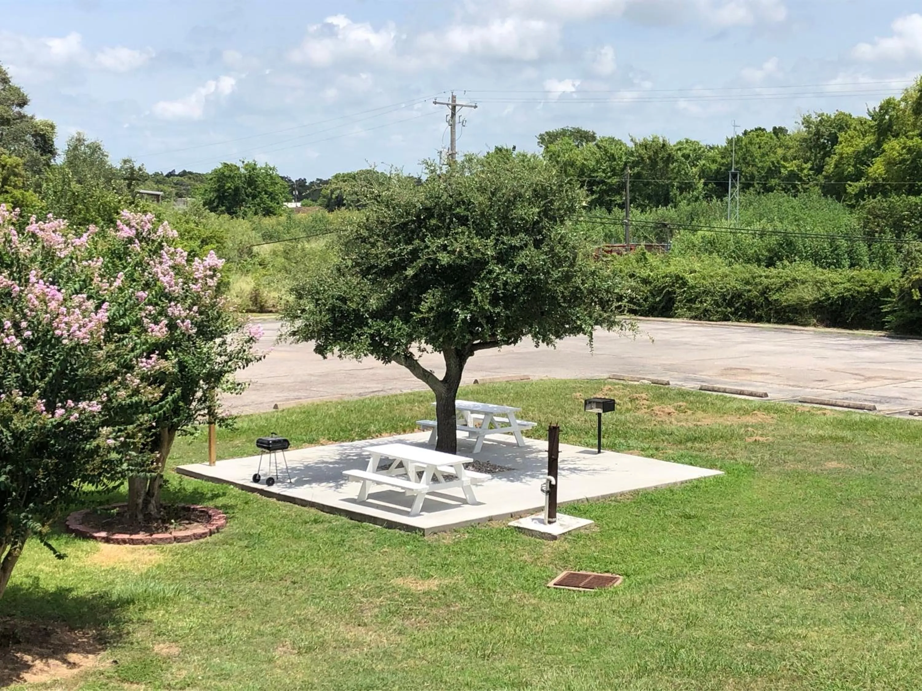 Area and facilities in Motel 6-Clute, TX