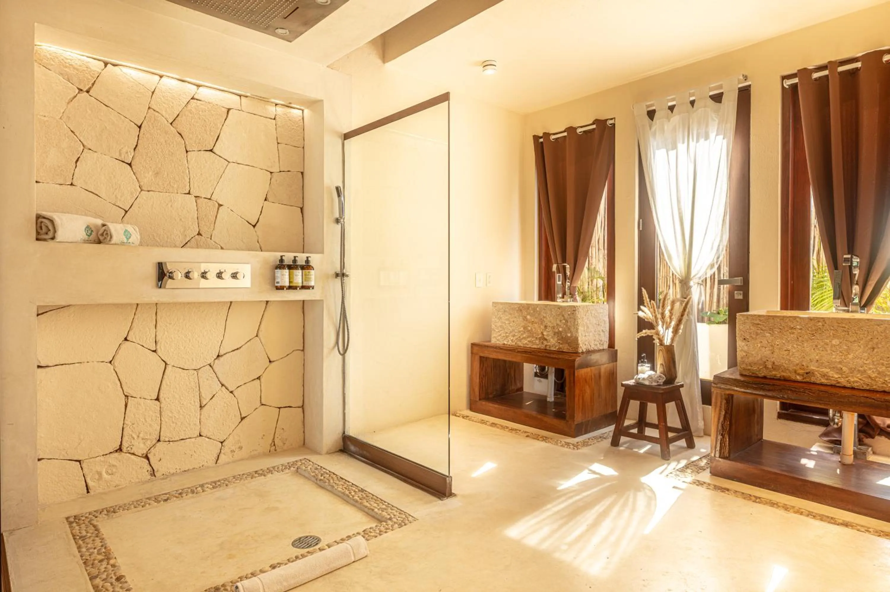 Shower in Casa Punta Coco & Beach Club