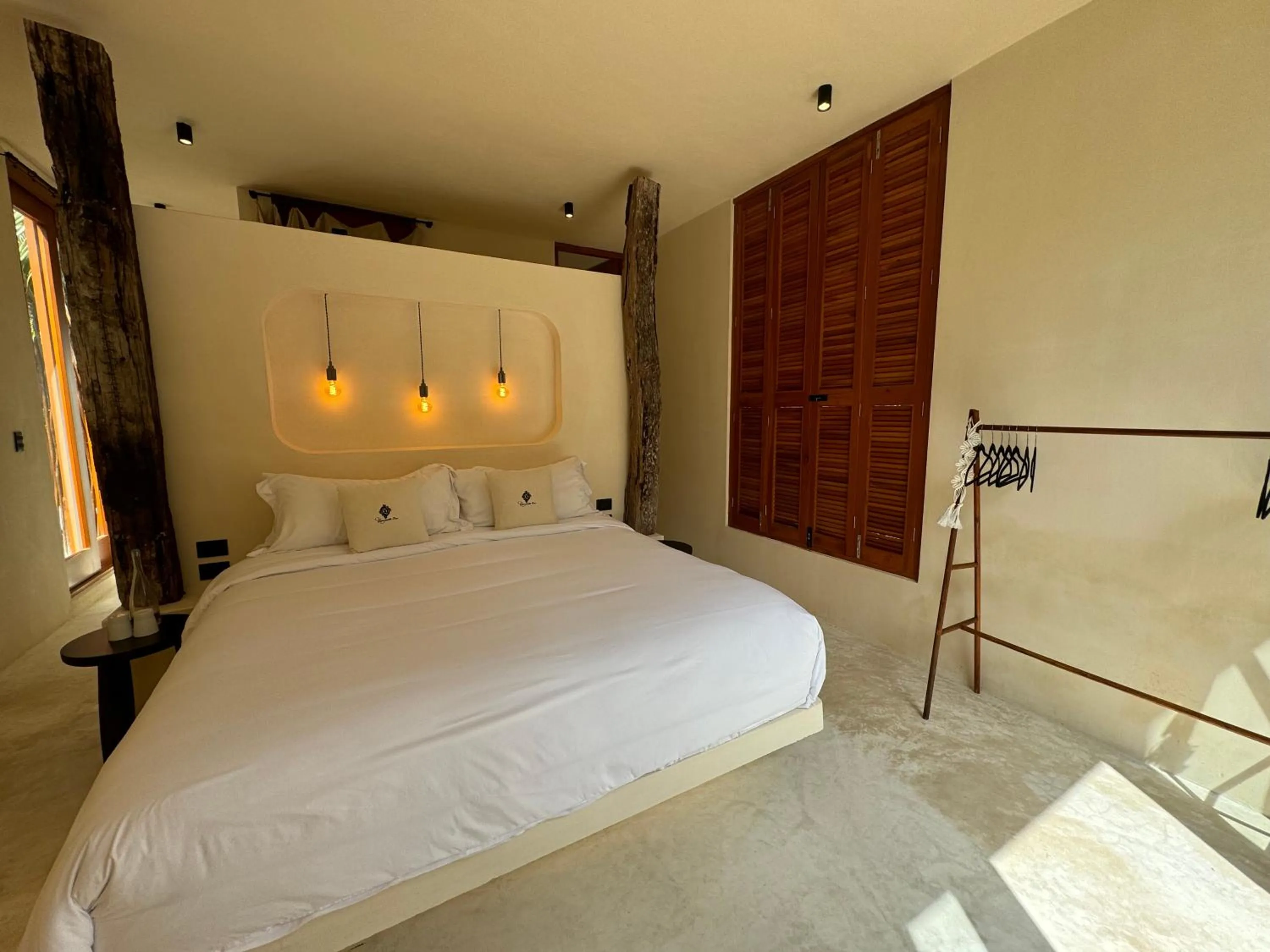 Shower, Bed in Casa Punta Coco & Beach Club