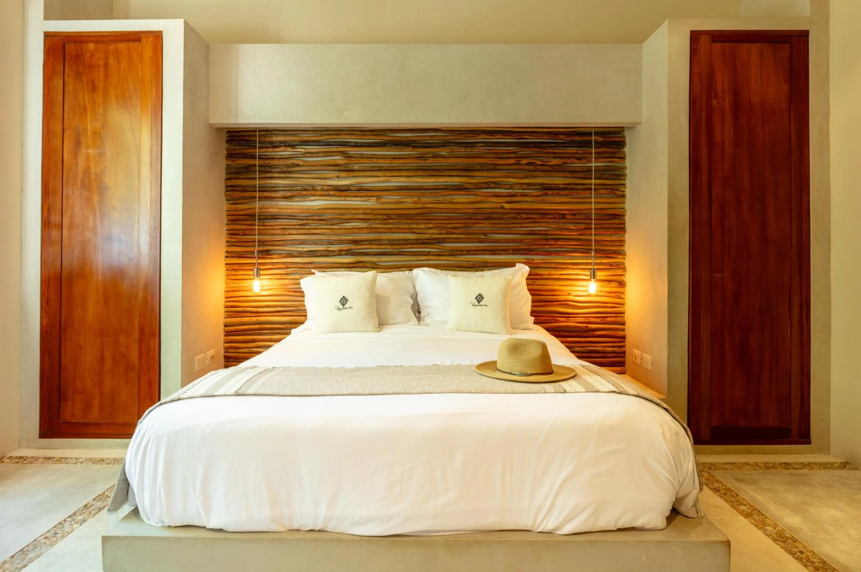 Shower, Bed in Casa Punta Coco & Beach Club