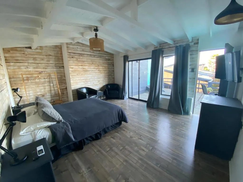 Bed in Hotel Trocadero