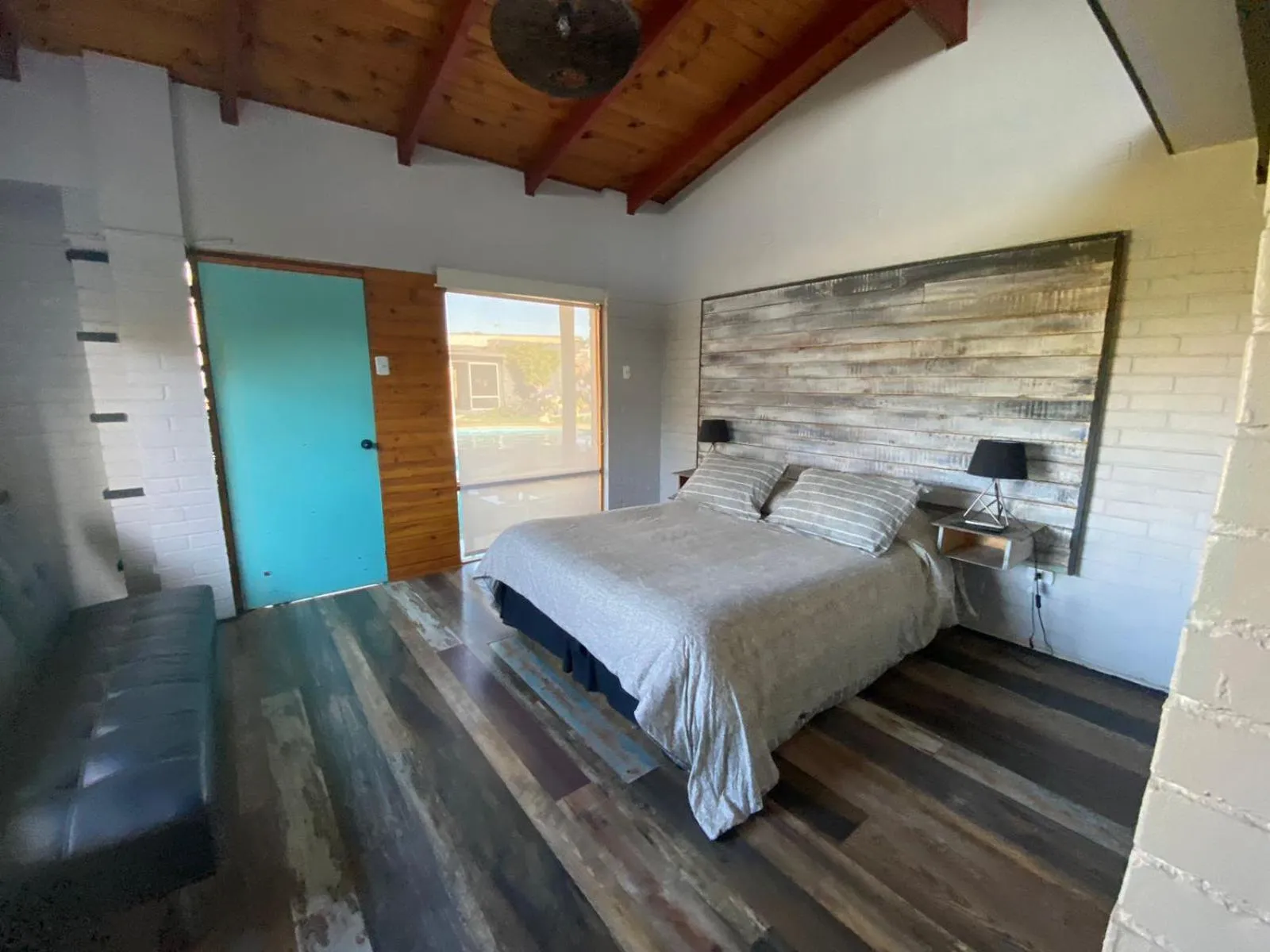 Bed in Hotel Trocadero