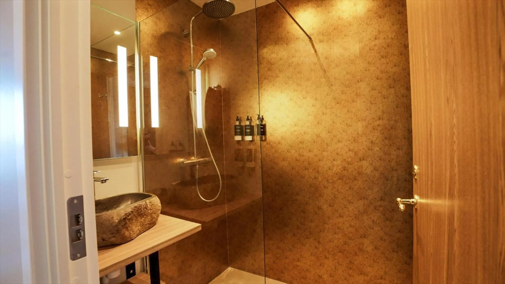 Shower in Hotel Viking Aqua Spa & Wellness