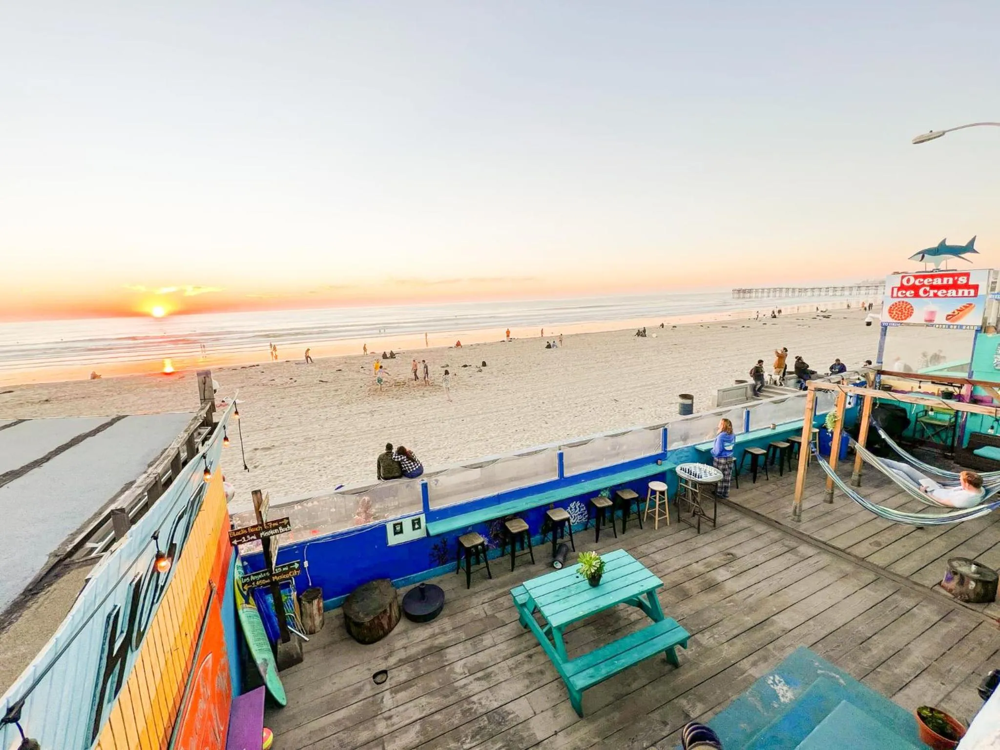 Property building in ITH San Diego Beach Bungalow Surf Hostel