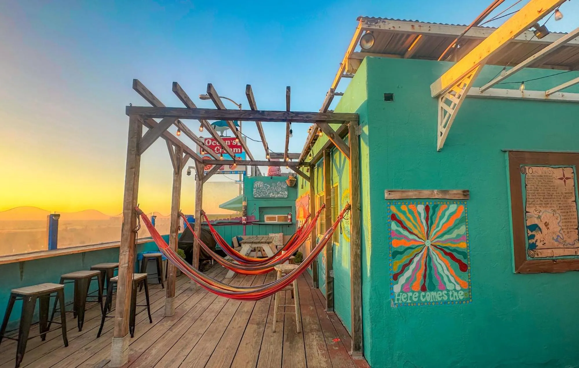 Patio in ITH San Diego Beach Bungalow Surf Hostel
